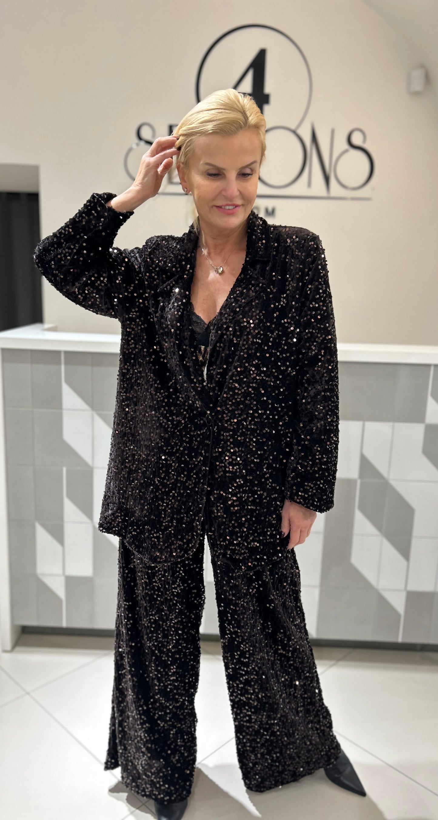 Švarkas su žvyneliais didesniam dydžiui (Sv154)