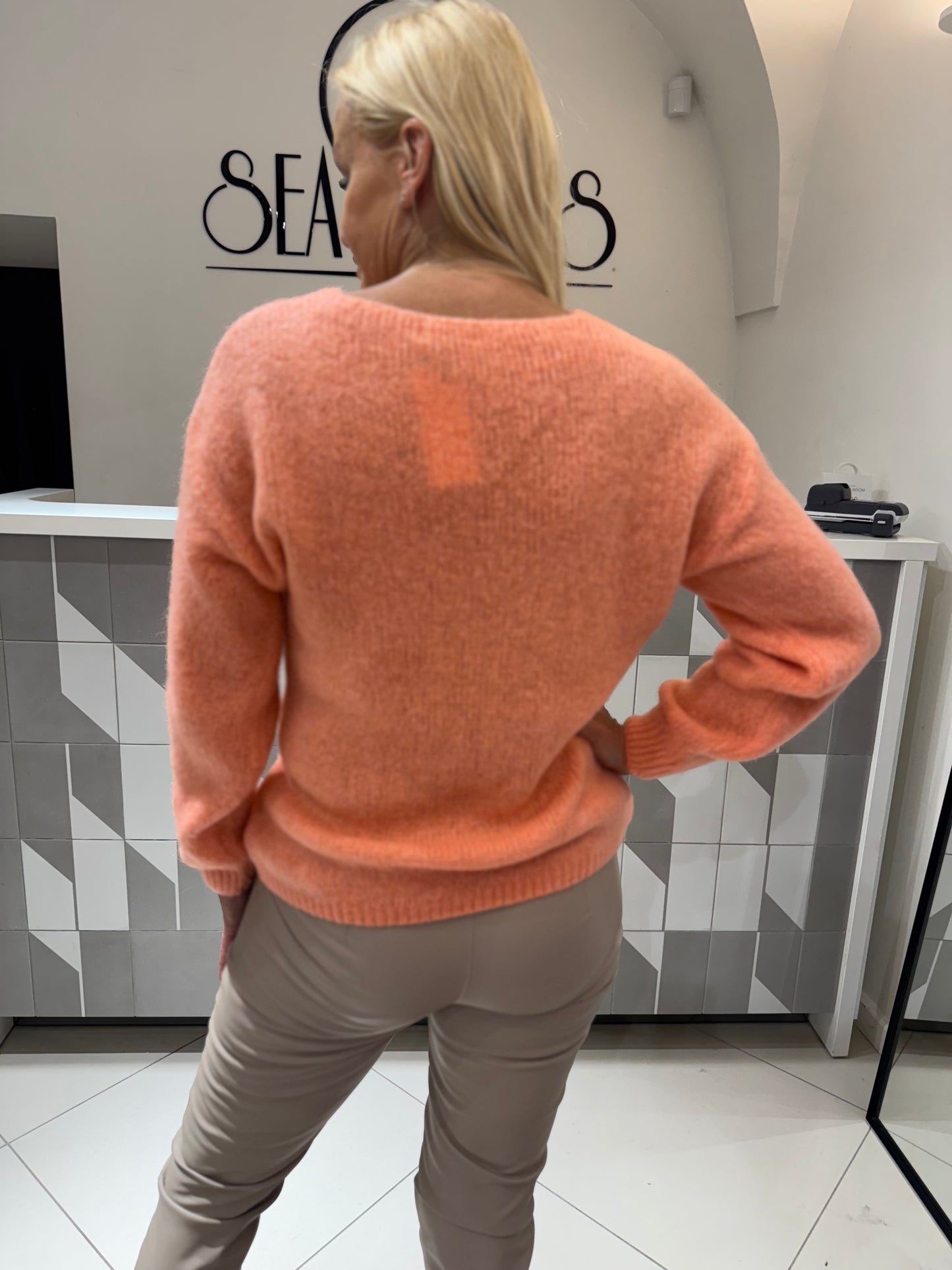 Megztinis (V iškirptė)(M413)