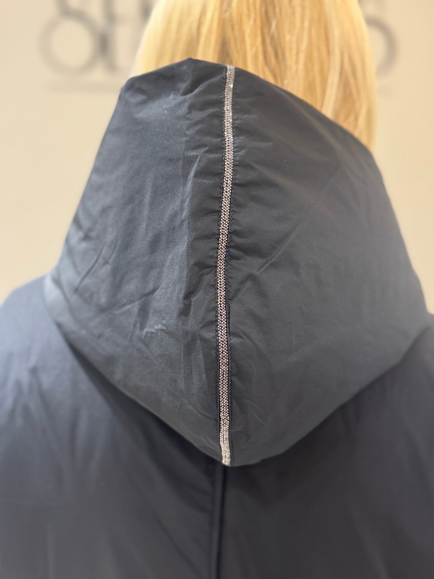 Pūkinis paltas (F59)