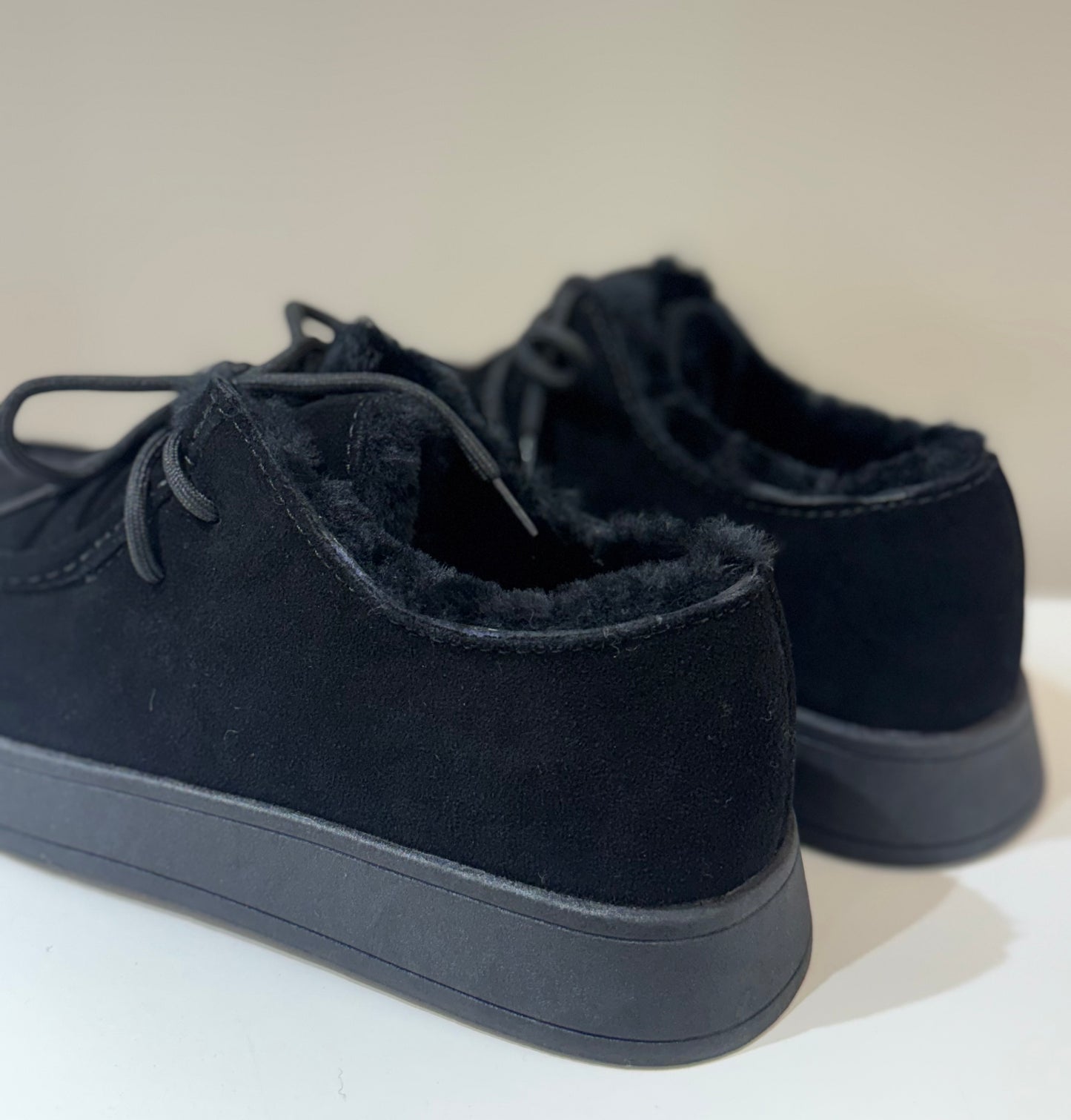 Batai su vilnos kailiu (Z33)