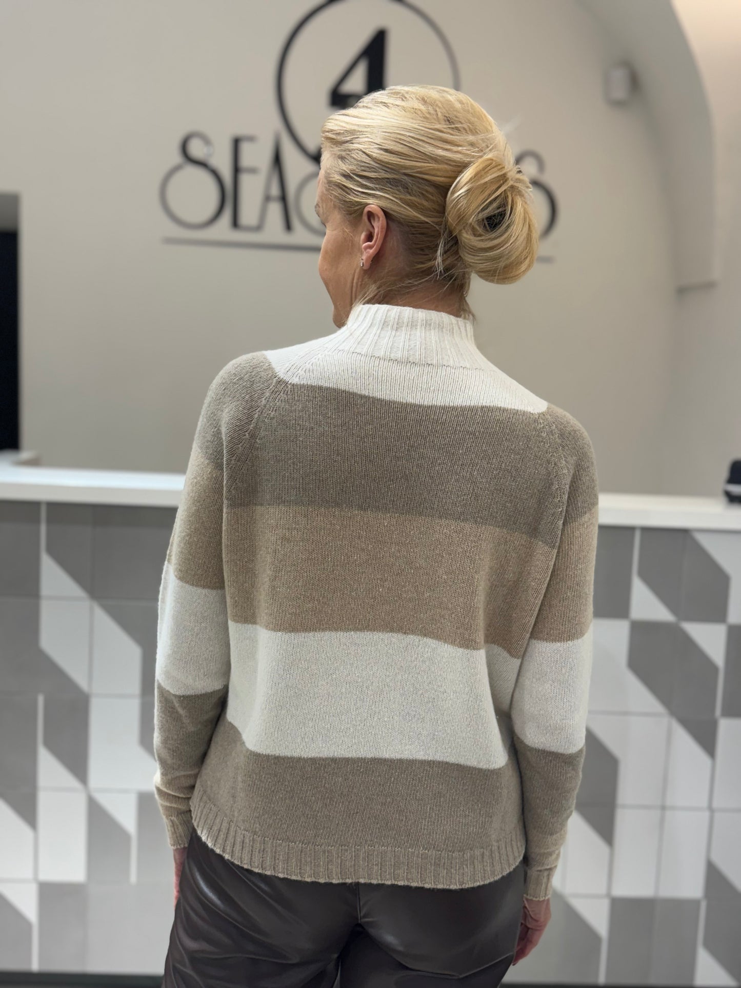 Megztukas su aukštesniu kaklu (M474)