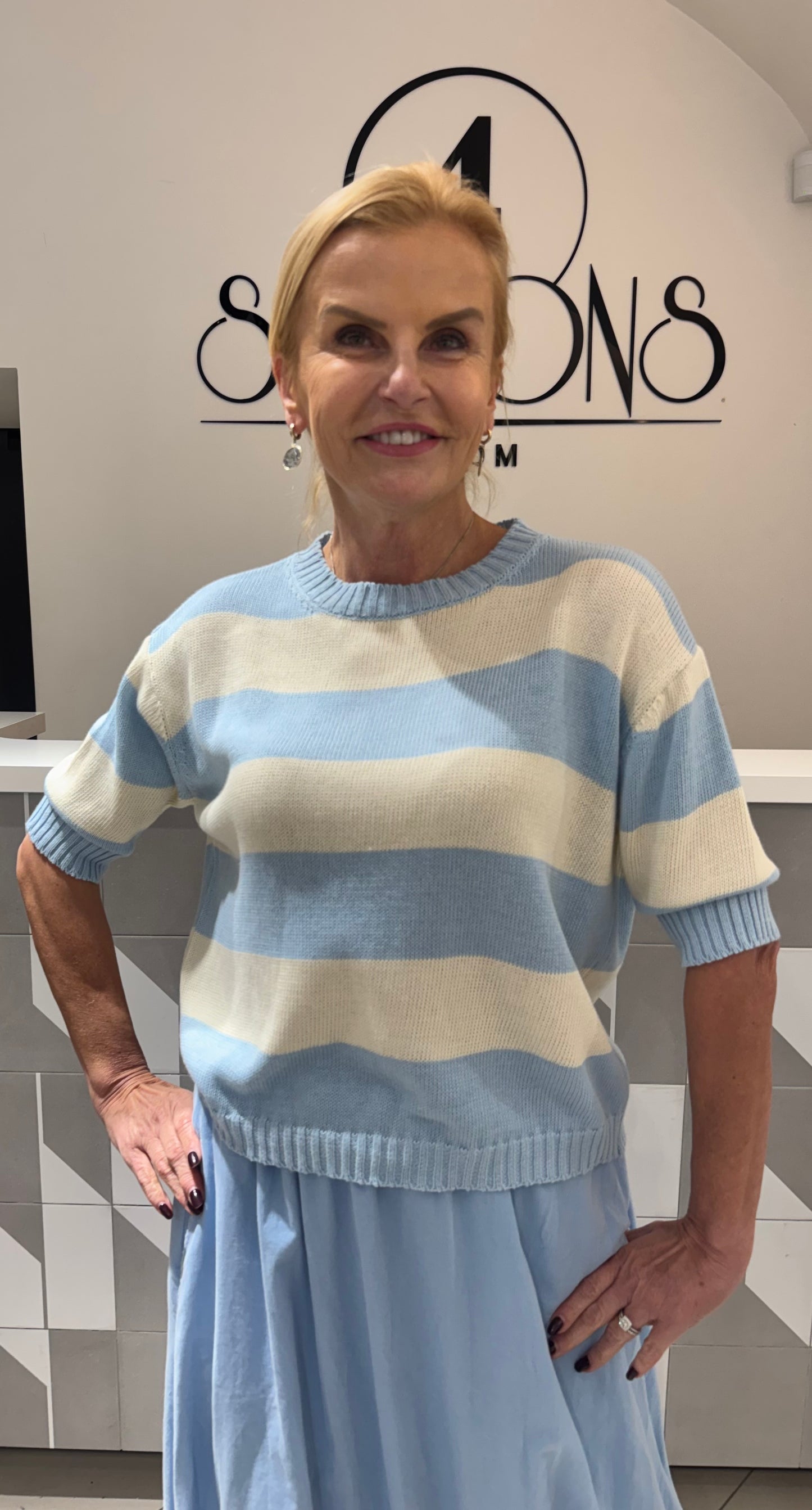 Dryžuotas megztukas trumpomis rankovėmis (m543)