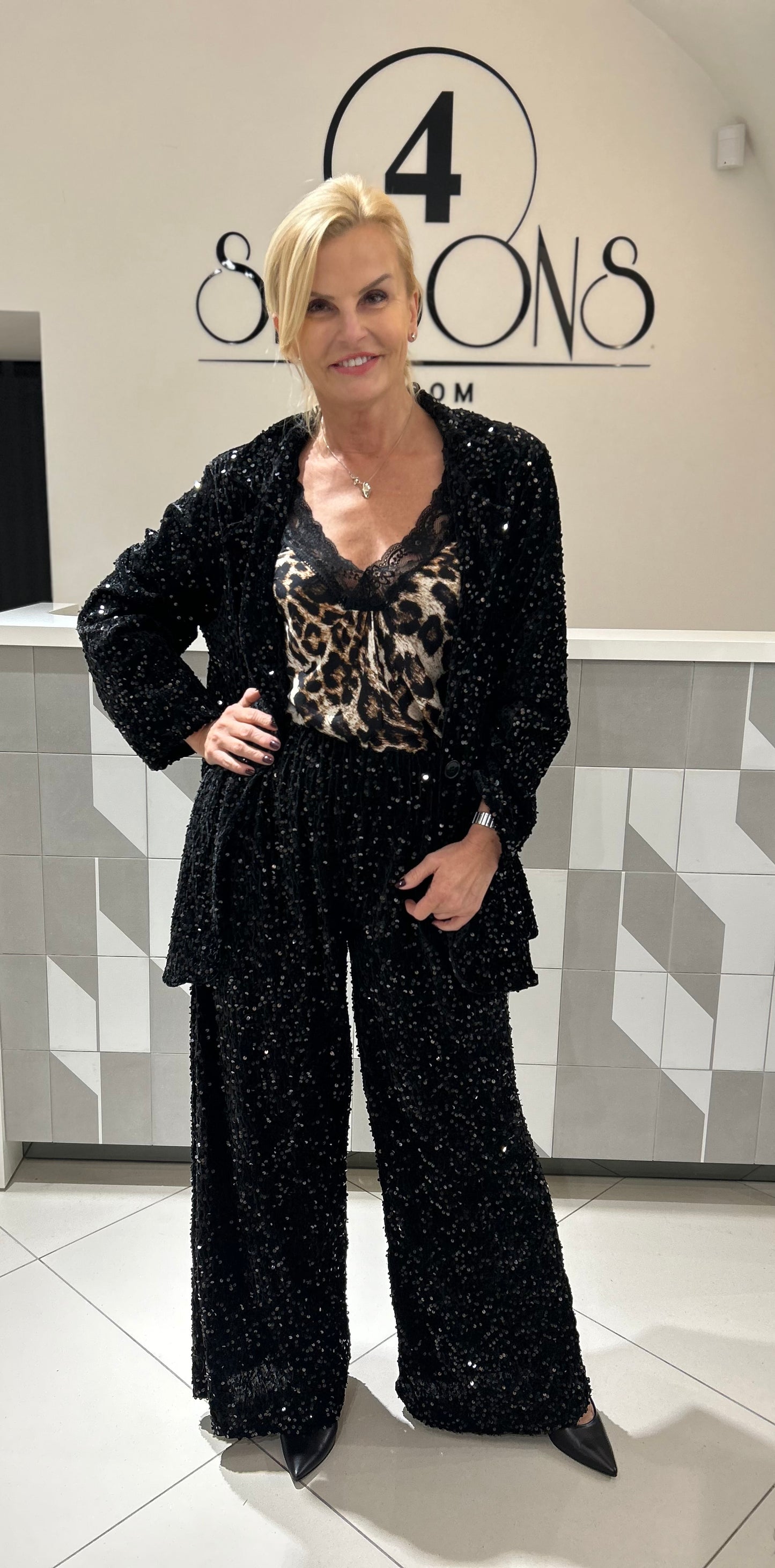 Kelnės su žvyneliais didesniam dydžiui (K541)