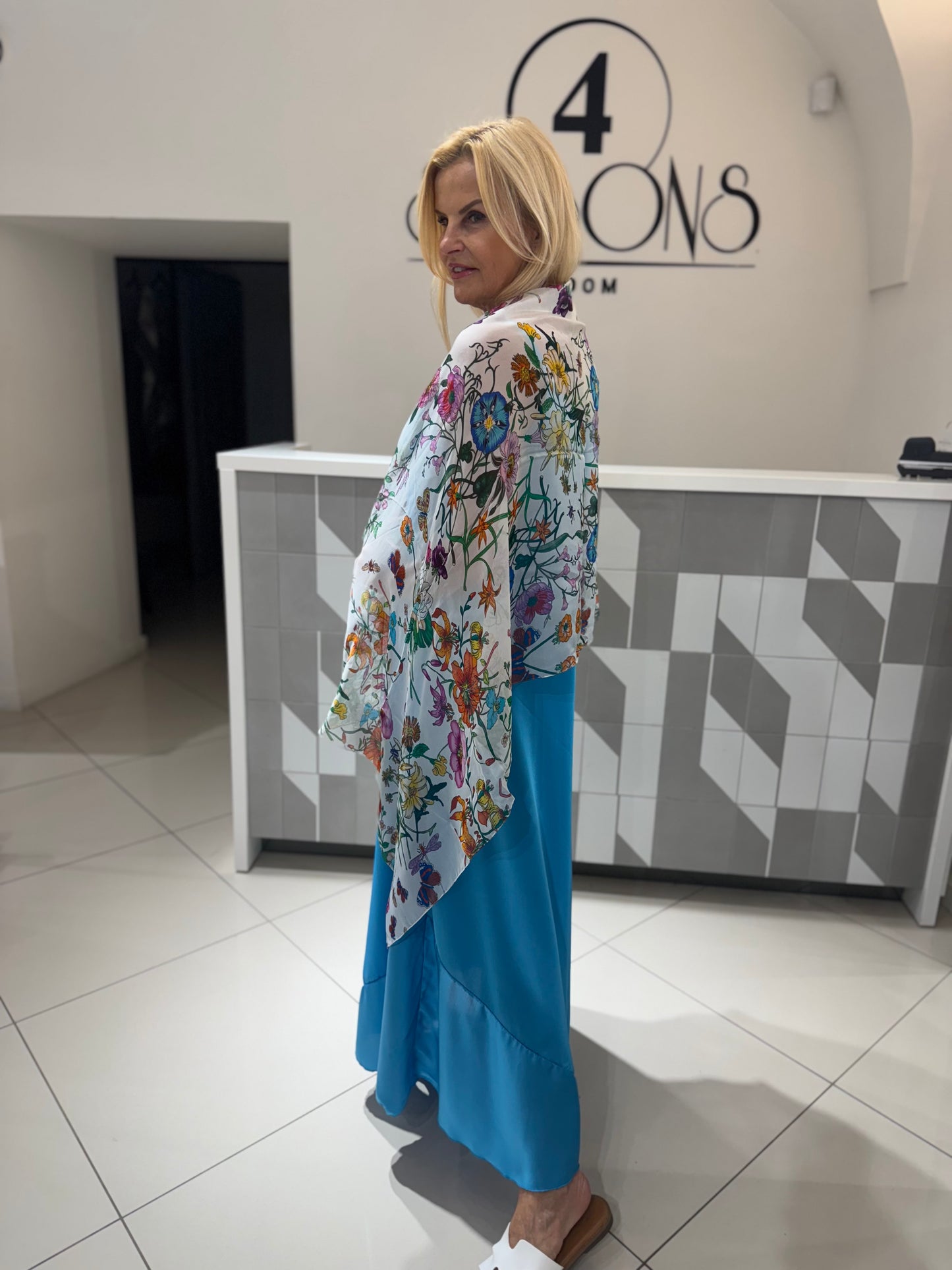 Šilkinis gėlėtas šalikas(D53)