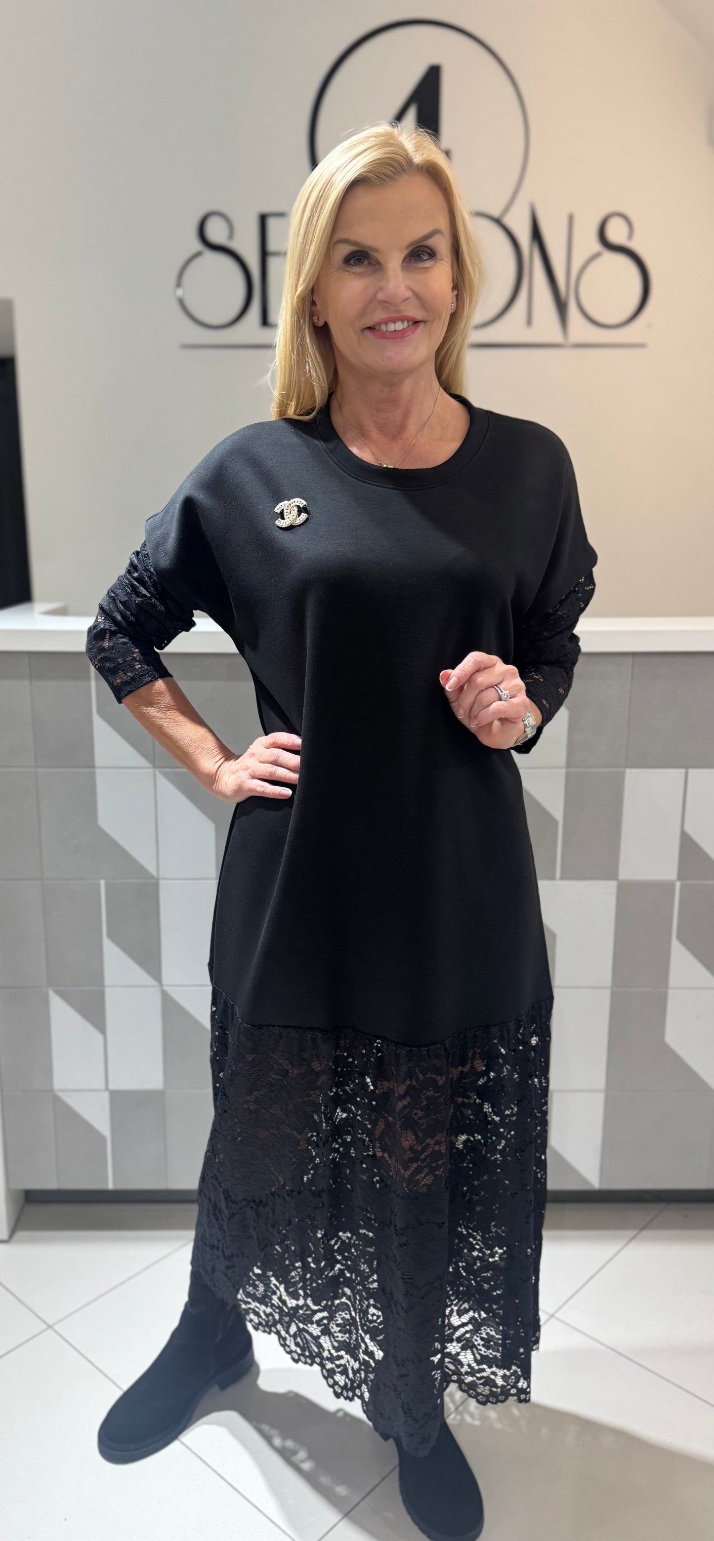 Ilga suknelė su neriniais (S169)