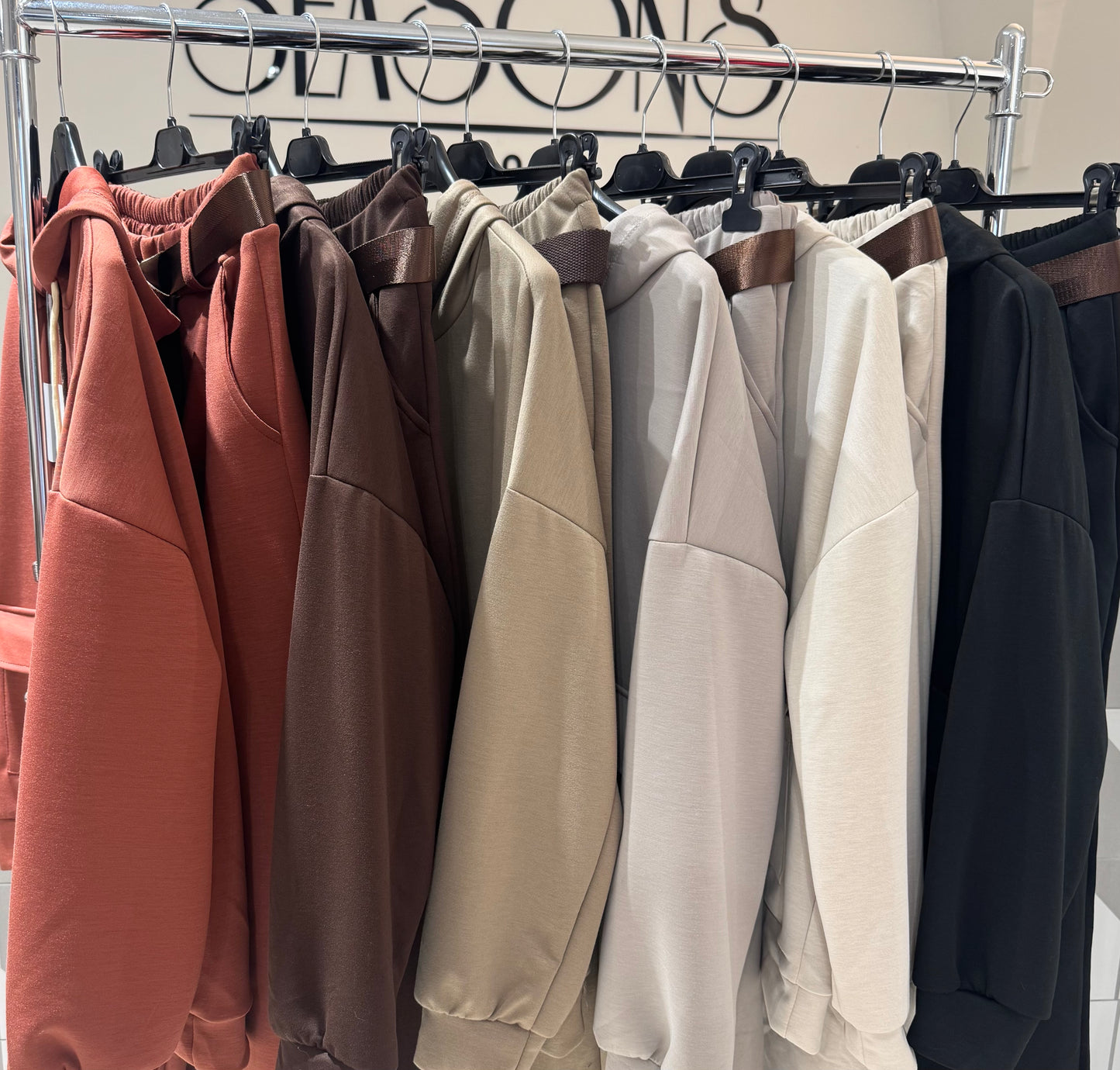 Laisvalaikio kostiumas (ko180)