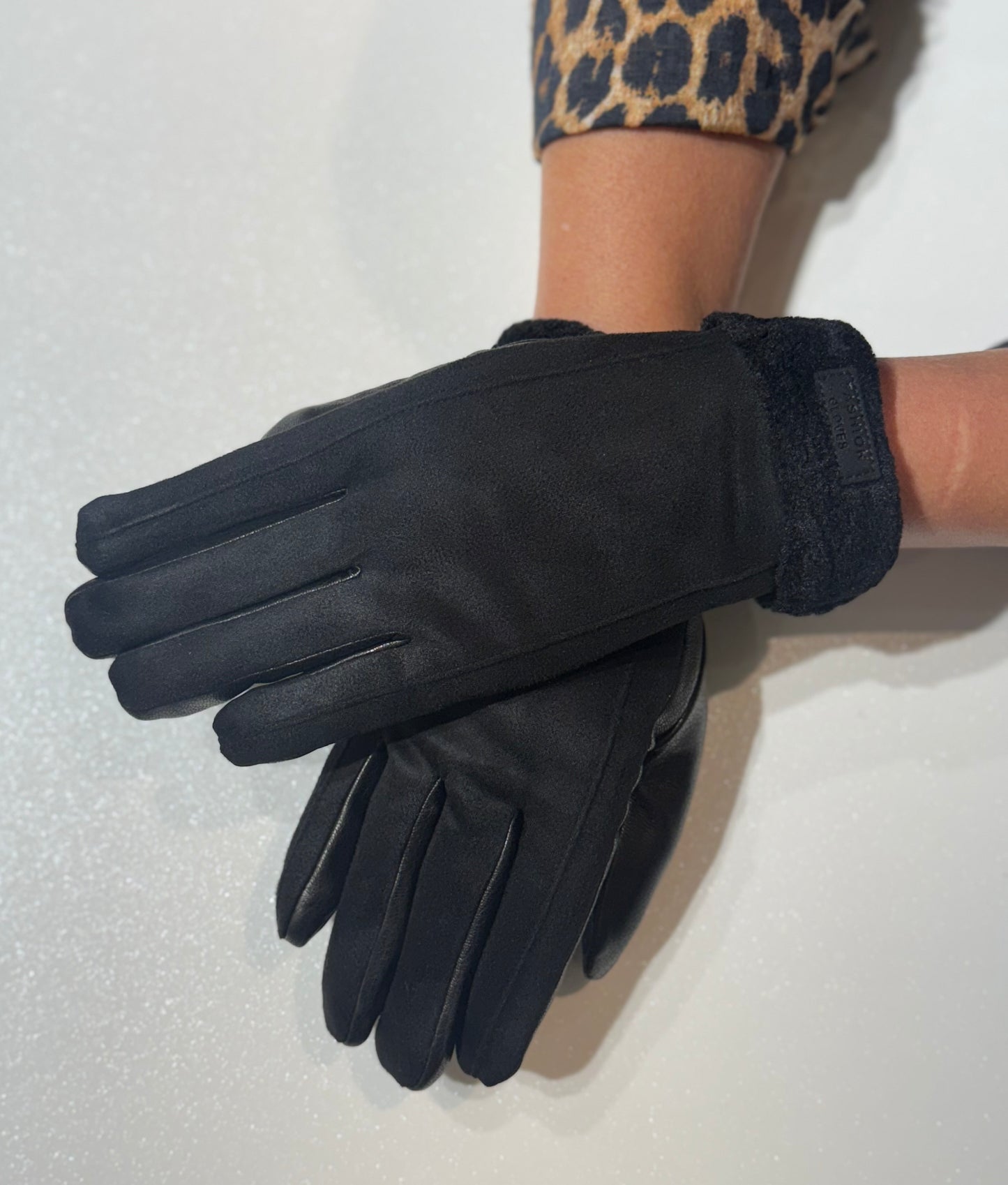 Pirštinės su kailiuku (D88)