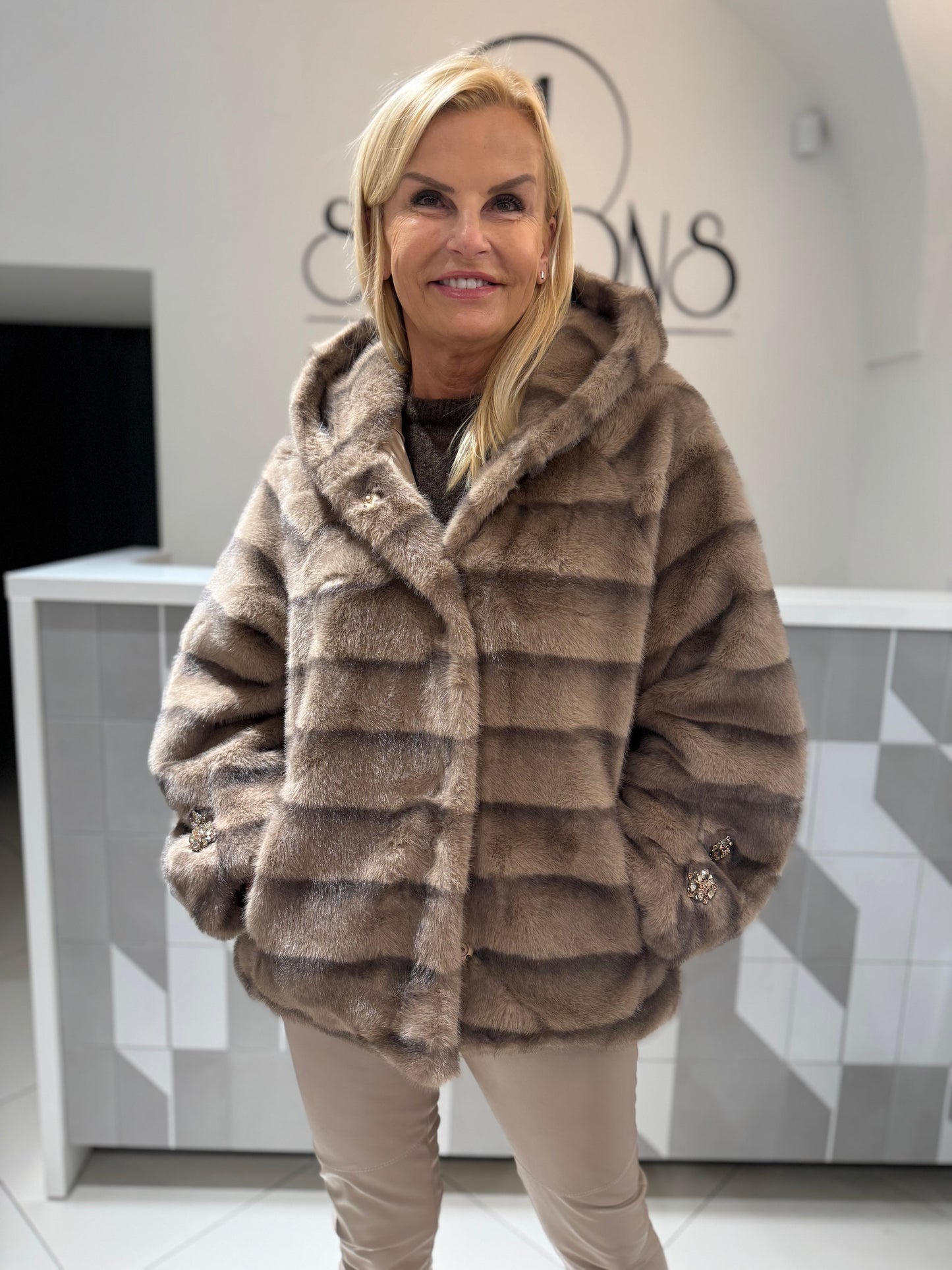 Trumpi kailiniai su gobtuvu (kp30)