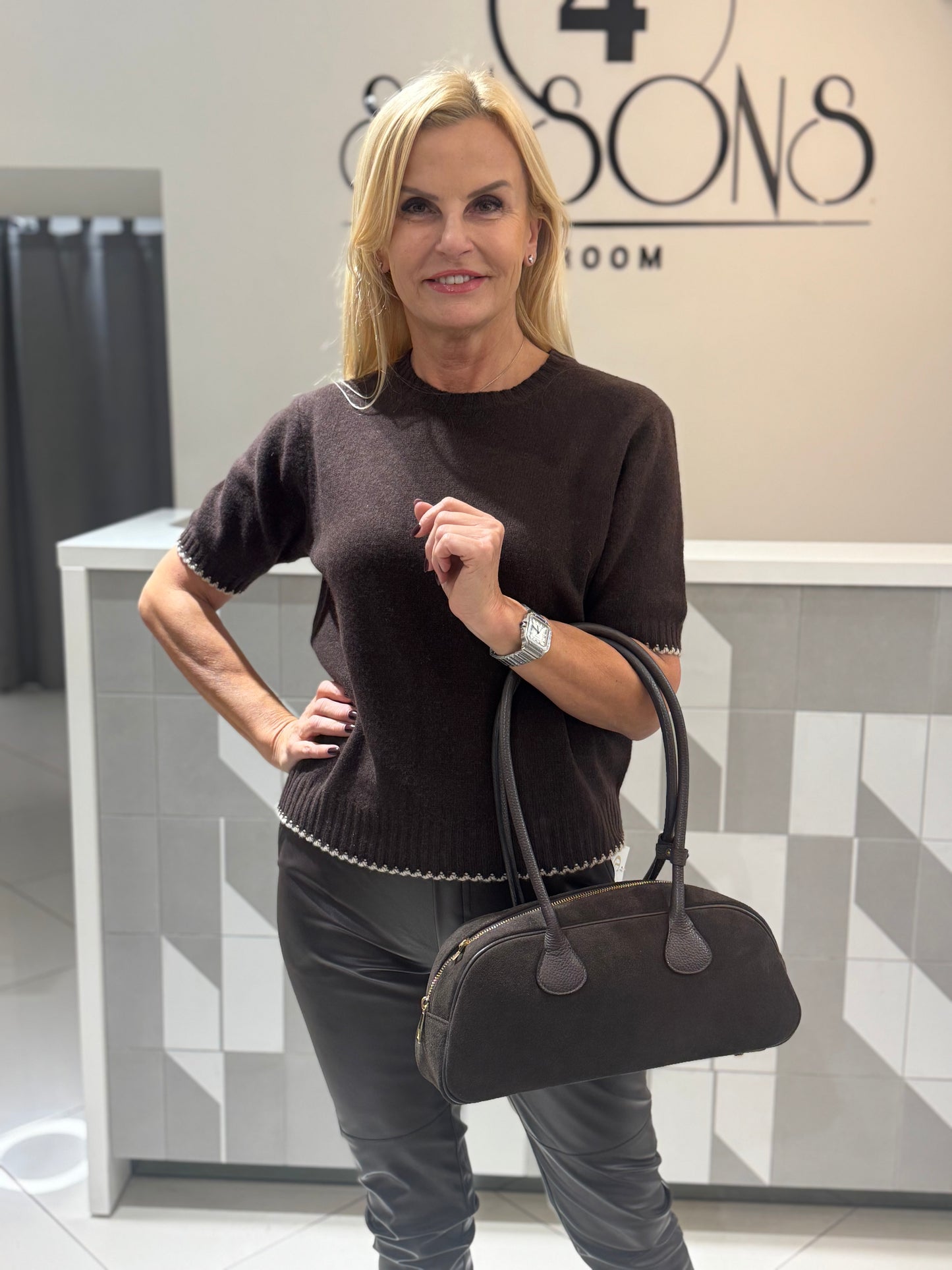 Rankinė skeltinės odos(R71)