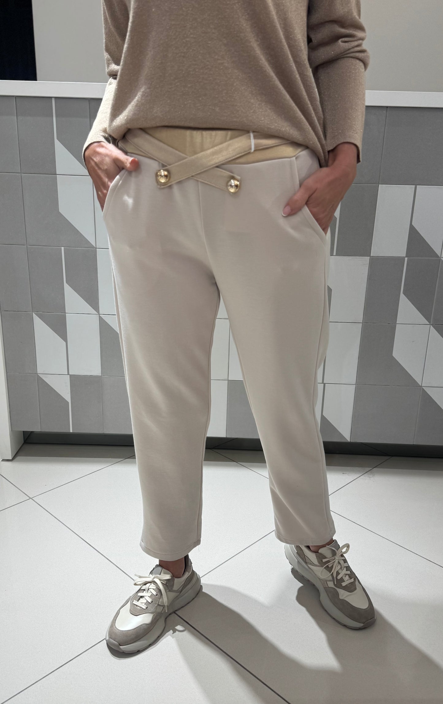 Kelnės su dviem sagutėm priekyje(K321)