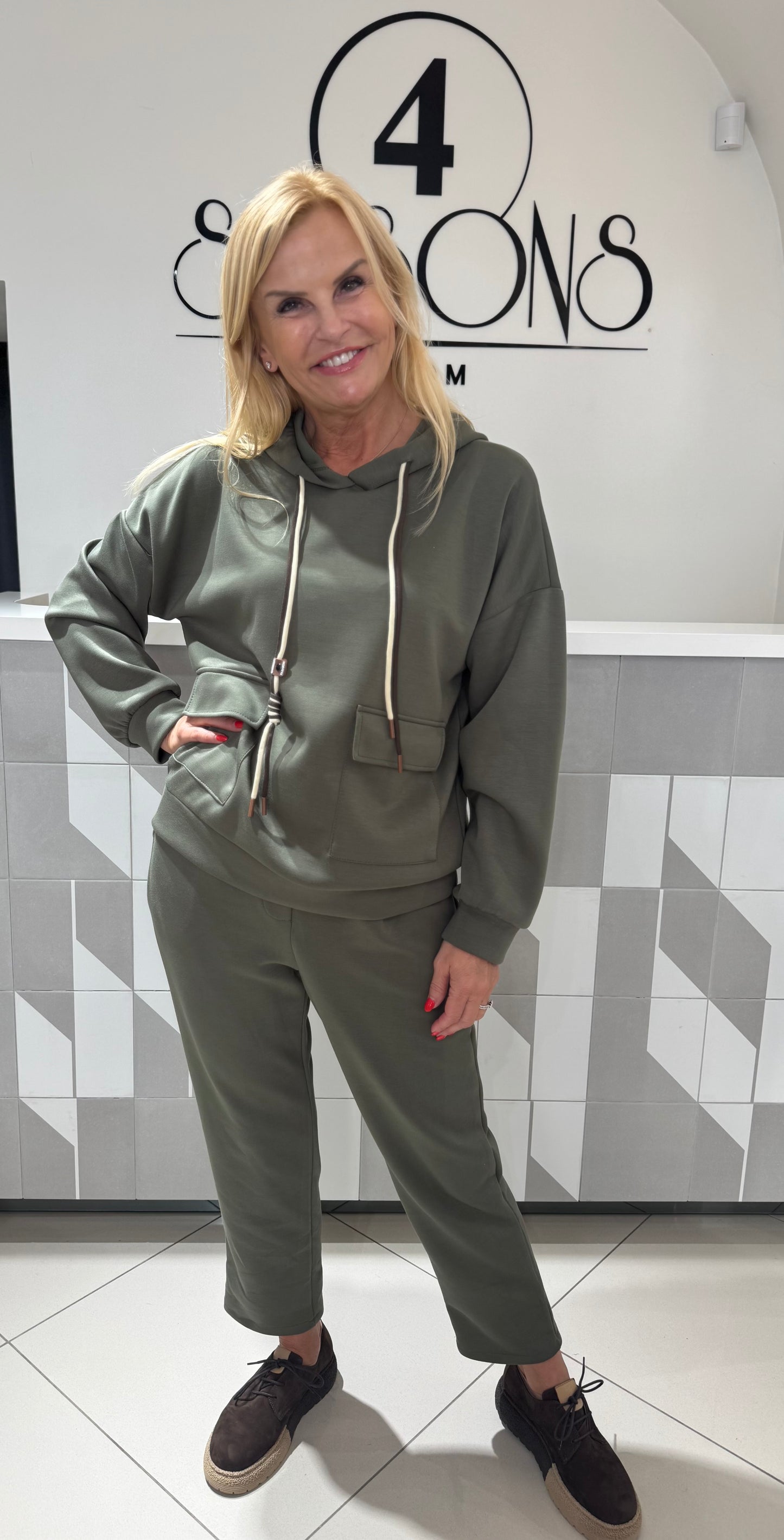 Laisvalaikio kostiumas (ko180)