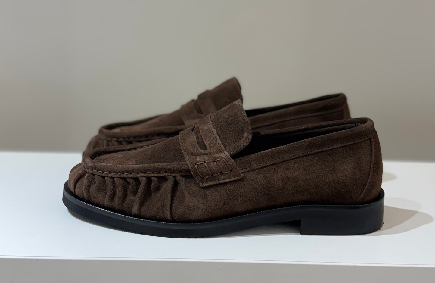 Loaferiai skeltinės odos (Z34)