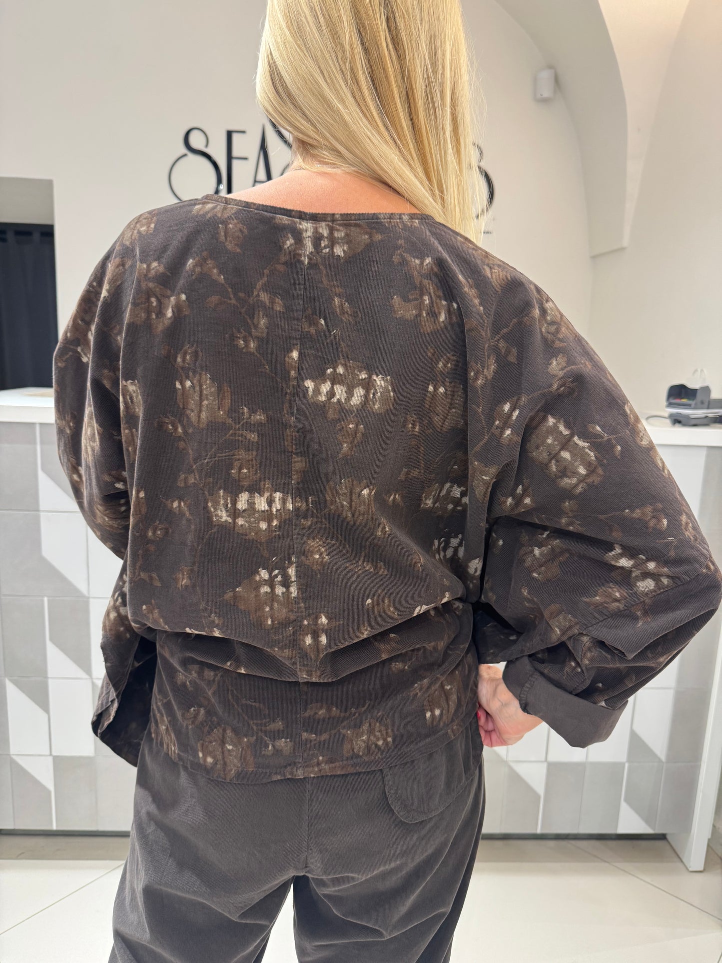 Smulkaus velvetinio audinio palaidinė (P838)