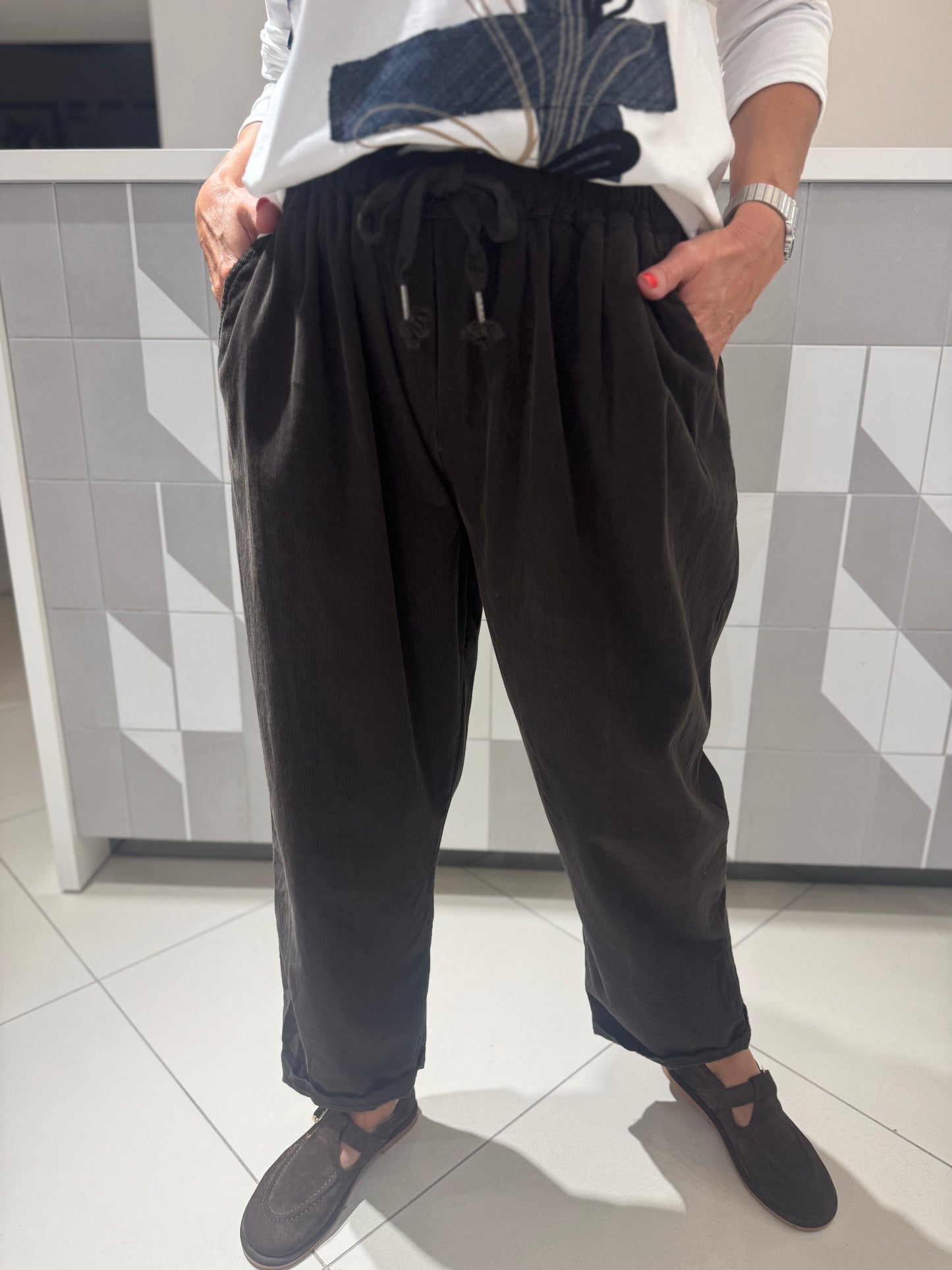 Smulkaus velvetinio audinio kelnės didesniam  dydžiui (K518)