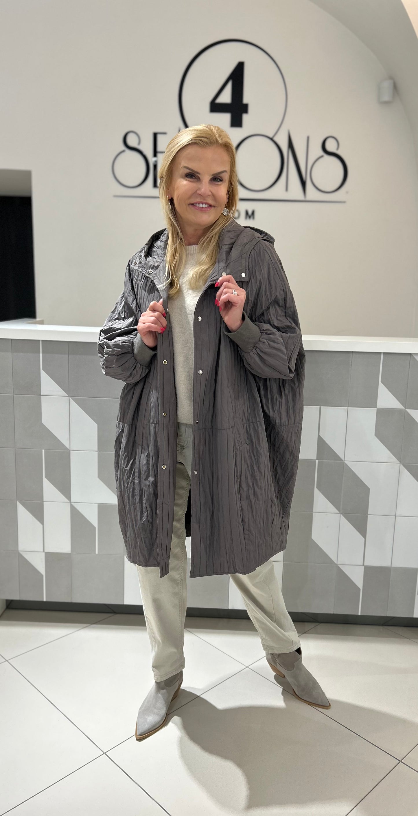 Pusilgė striukė (b228)