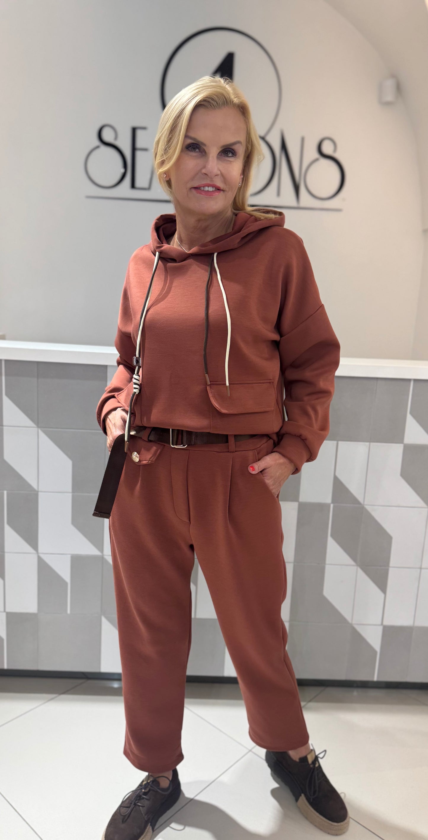 Laisvalaikio kostiumas (ko180)