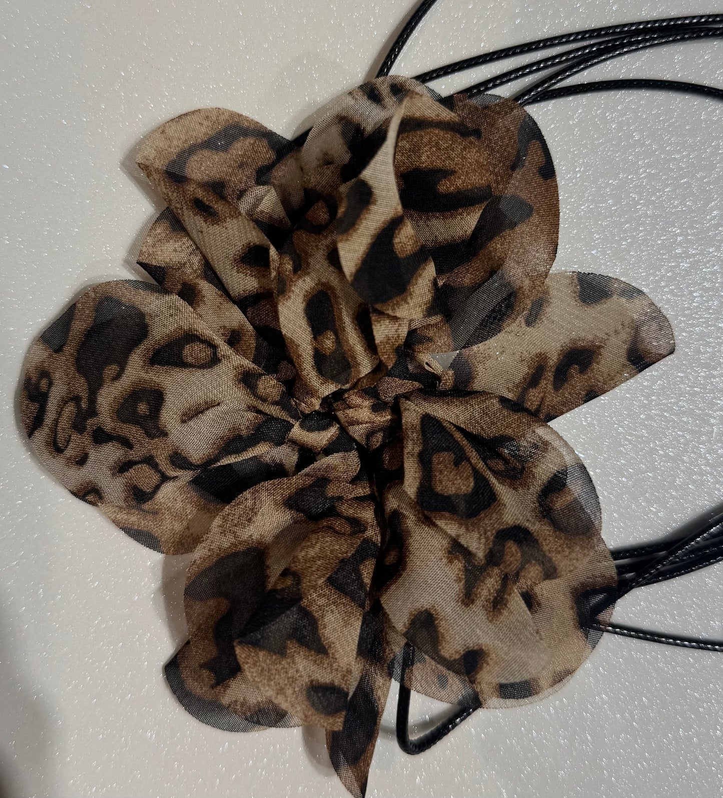 Kaklo papuošalas gėle (G4)