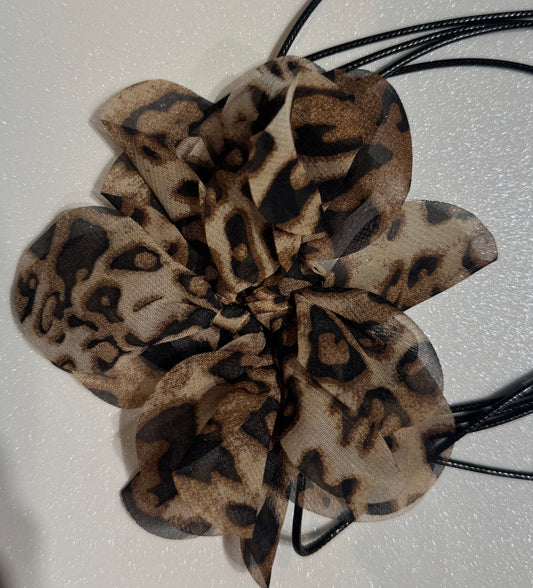 Kaklo papuošalas gėle (G4)