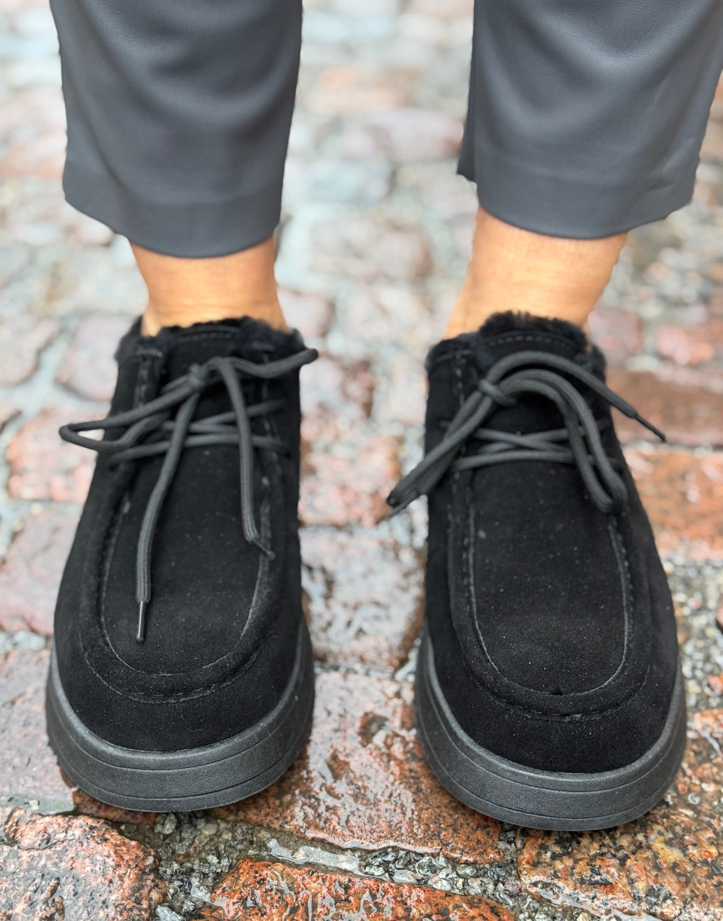 Batai su vilnos kailiu (Z33)