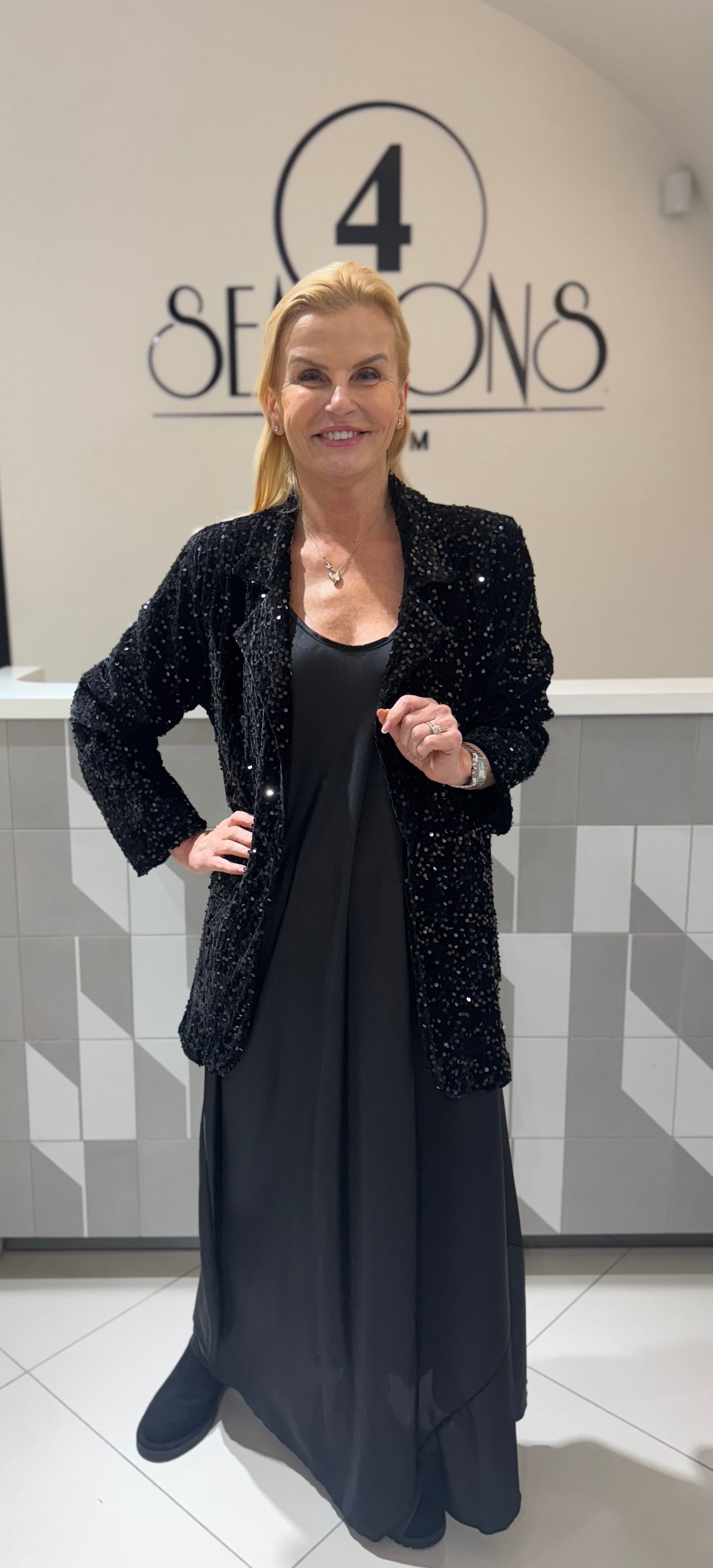 Švarkas su žvyneliais didesniam dydžiui (Sv154)