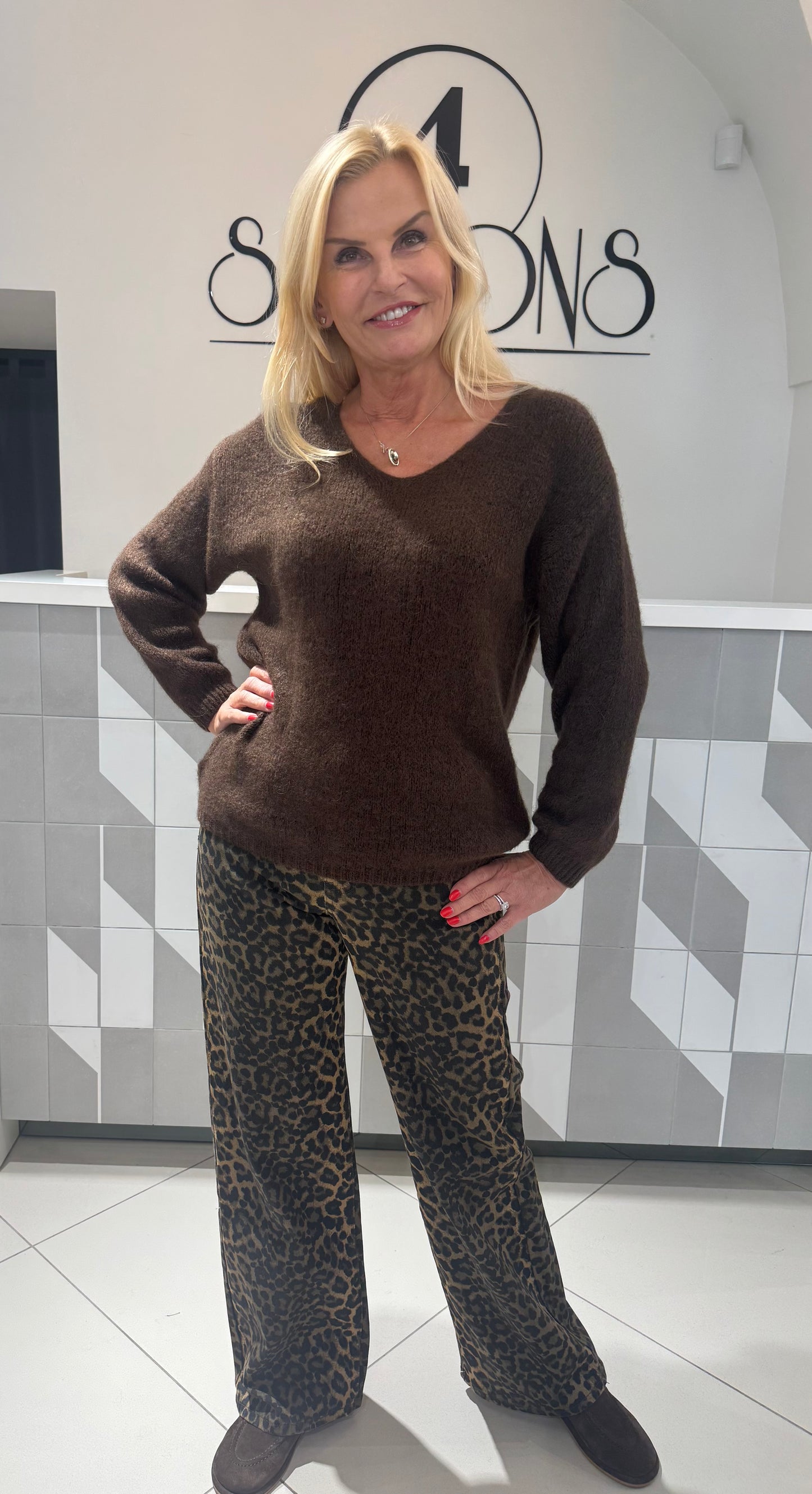 Megztinis (V iškirptė)(M413)