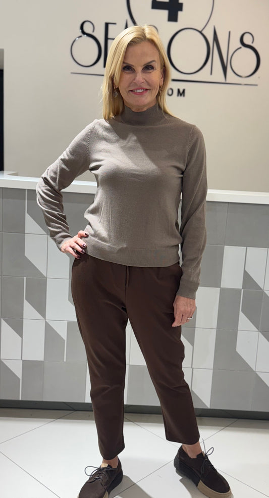 Megztukas aukštesniu kaklu M462)