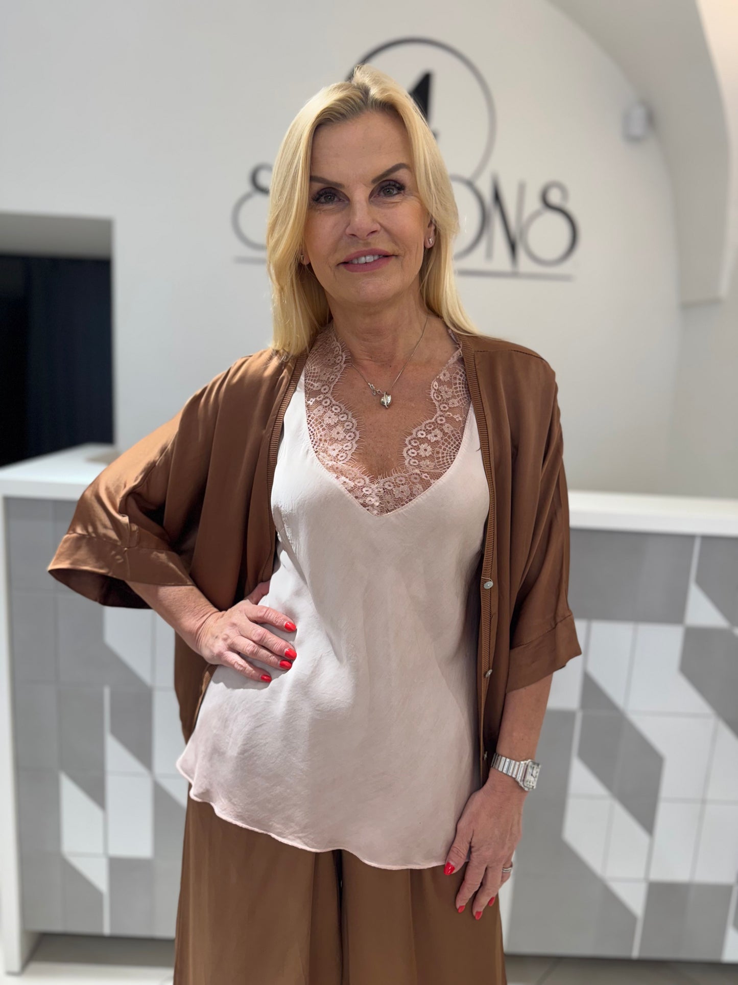 Palaidinė su neriniais (P17)