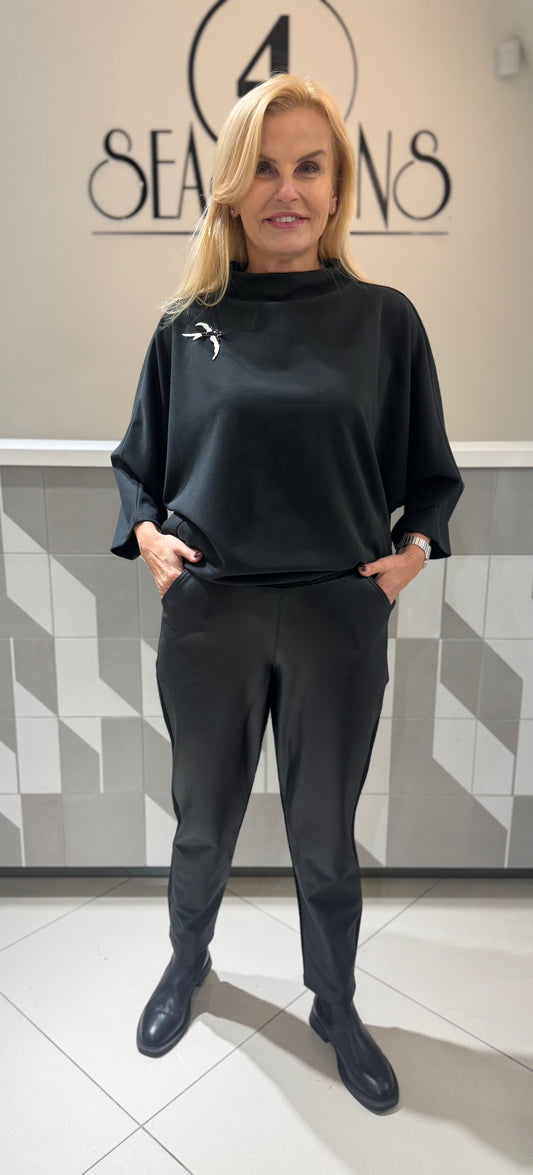 Kelnės didesniam dydžiui su eko oda (K549)