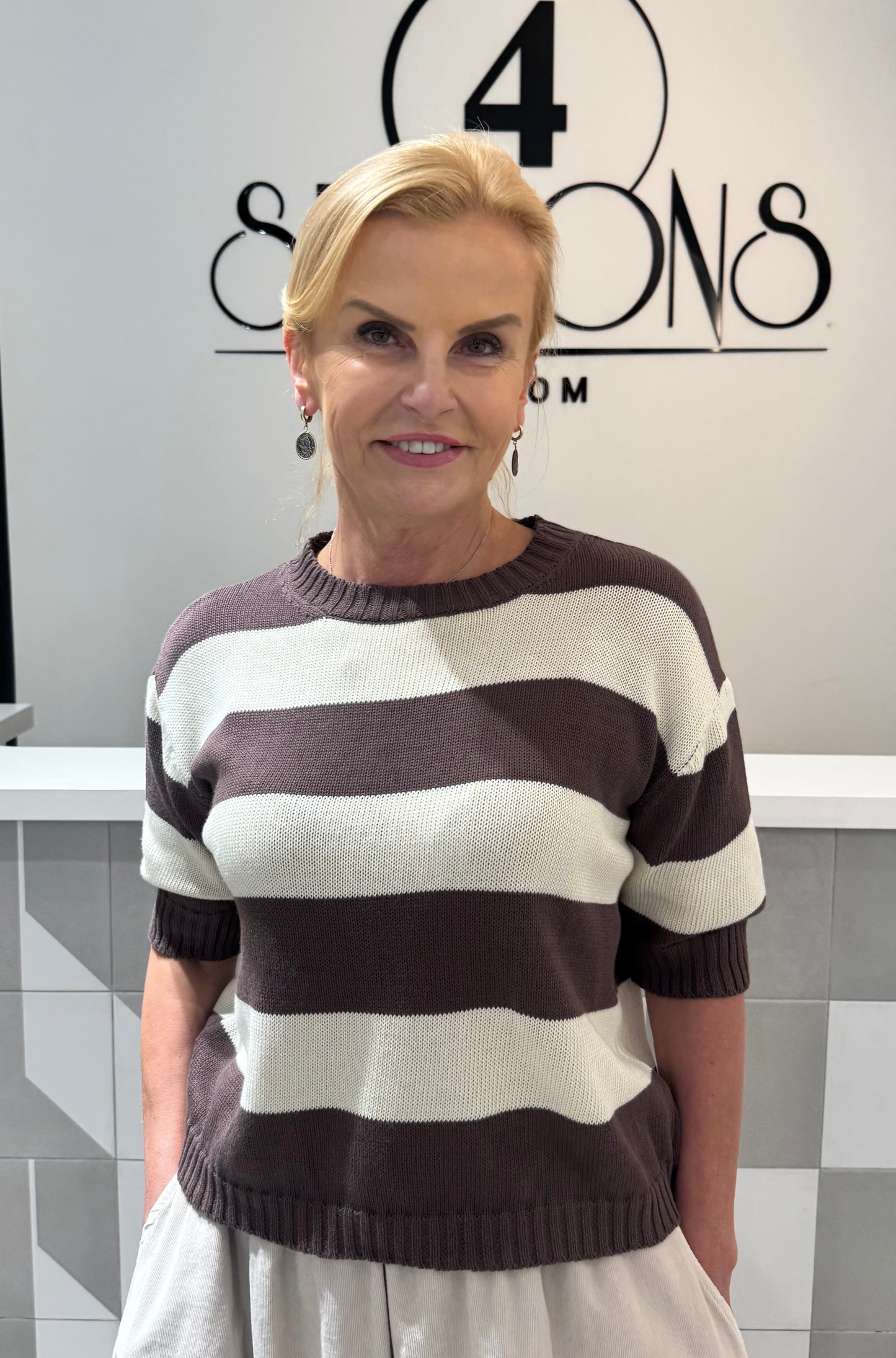 Dryžuotas megztukas trumpomis rankovėmis (m543)