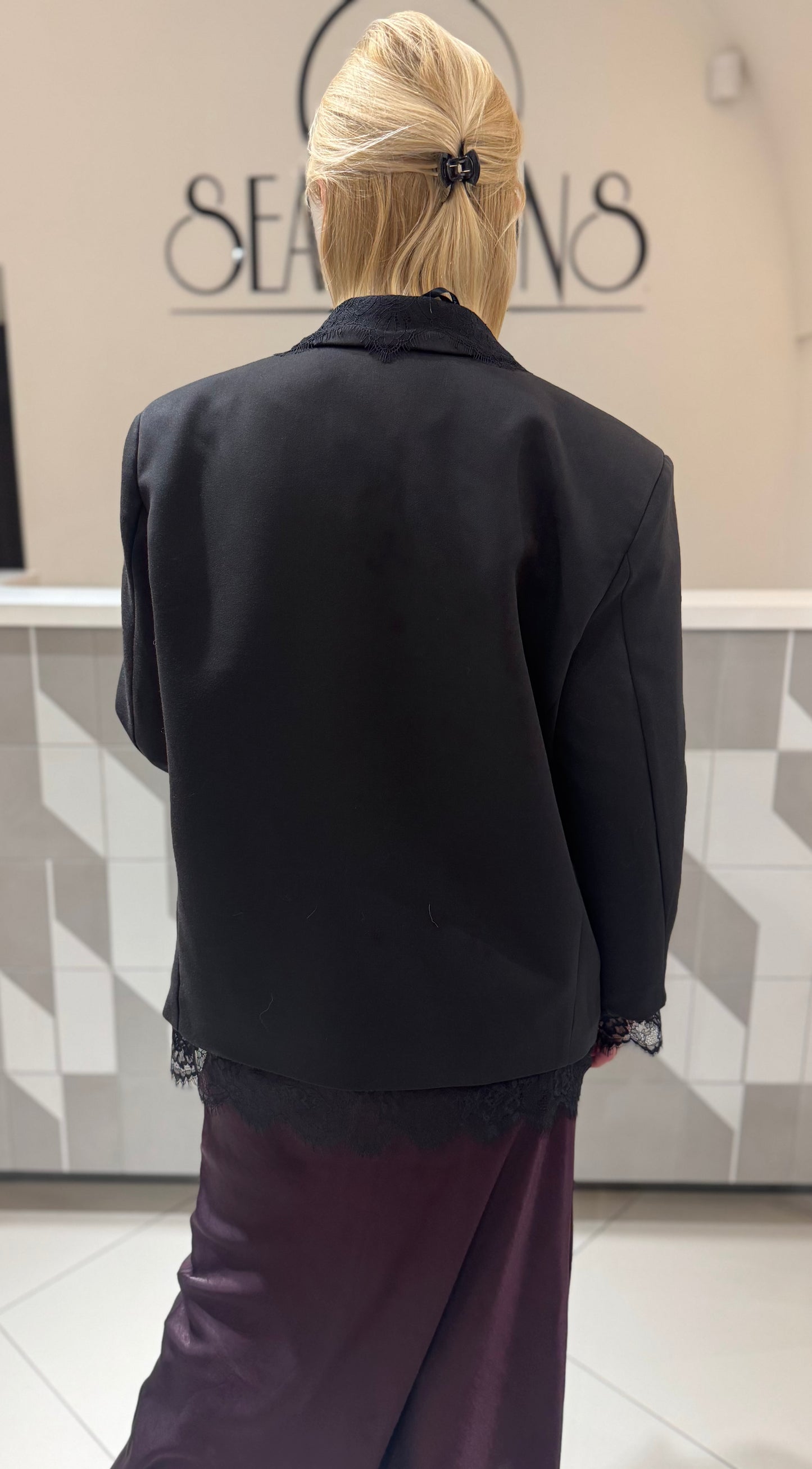 Švarkas su nėriniais Lumina (Šv155)