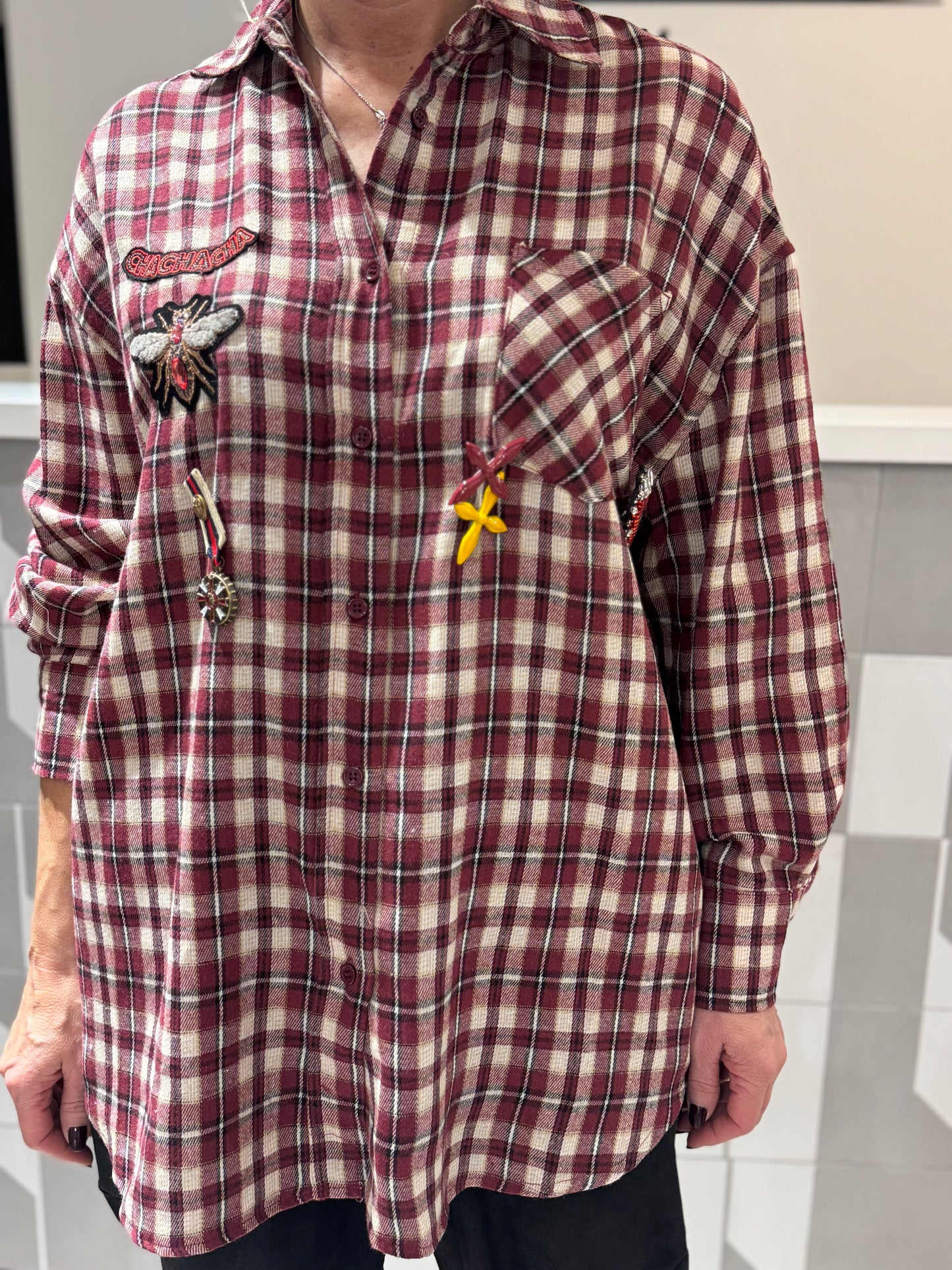 Languoti marškiniai su ženkliukais (P864)