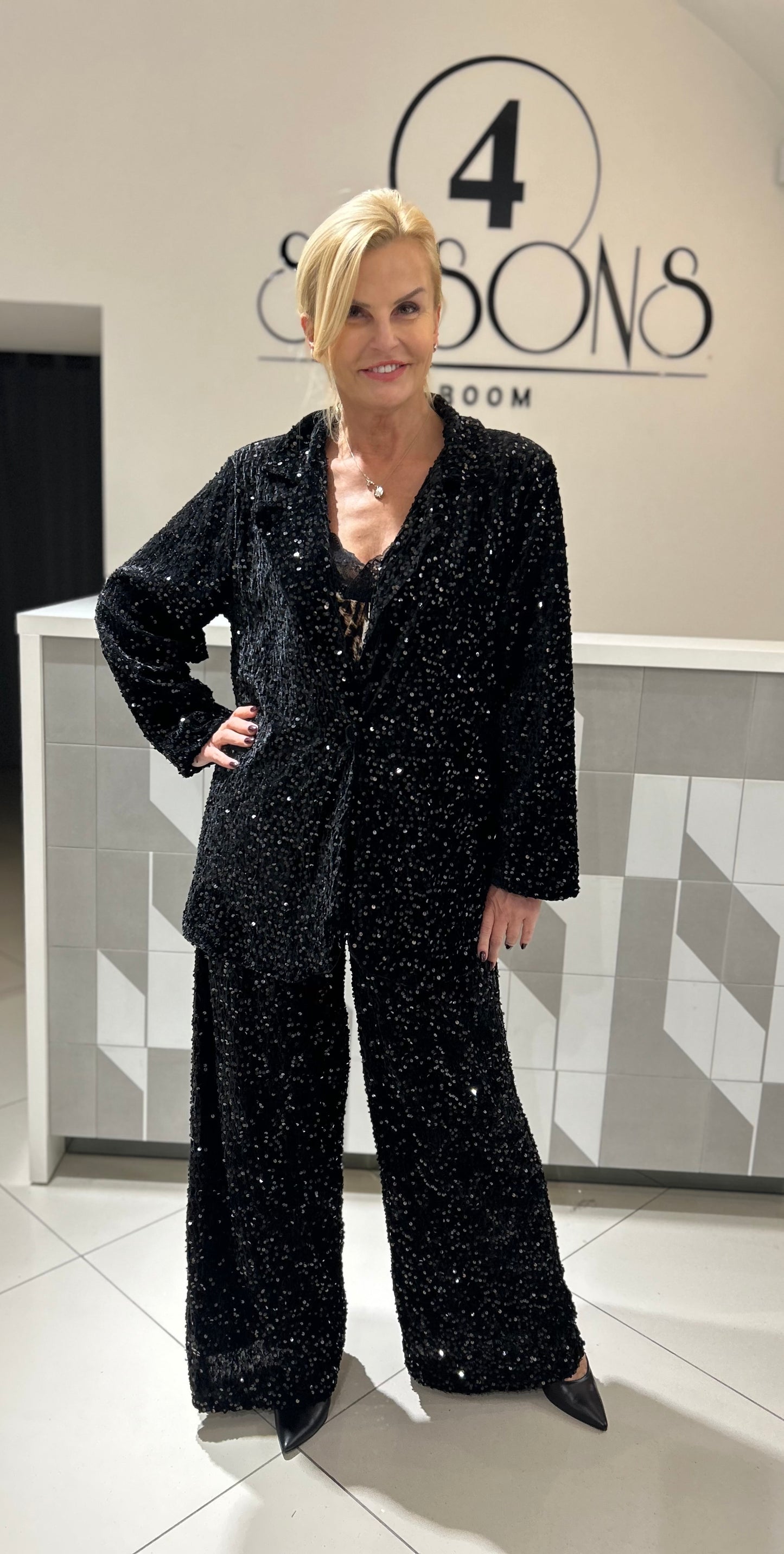 Švarkas su žvyneliais didesniam dydžiui (Sv154)