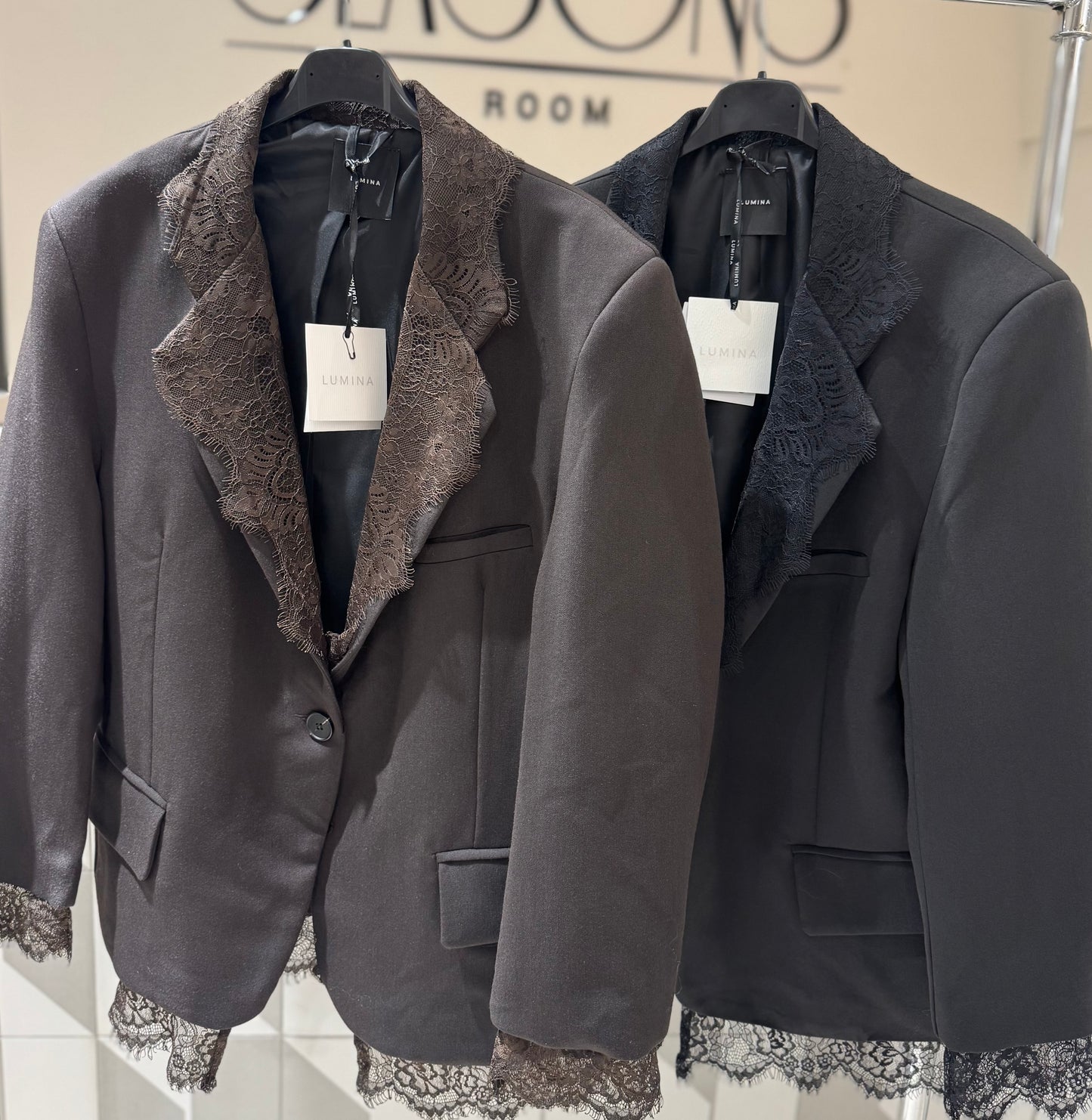 Švarkas su nėriniais Lumina (Šv155)