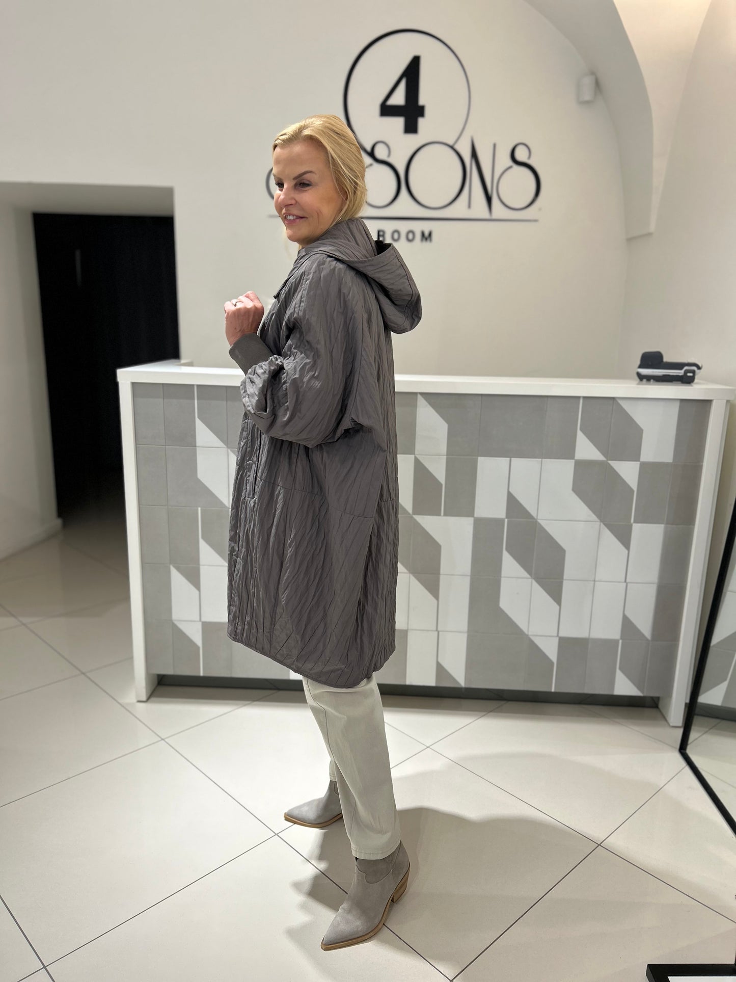 Pusilgė striukė (b228)