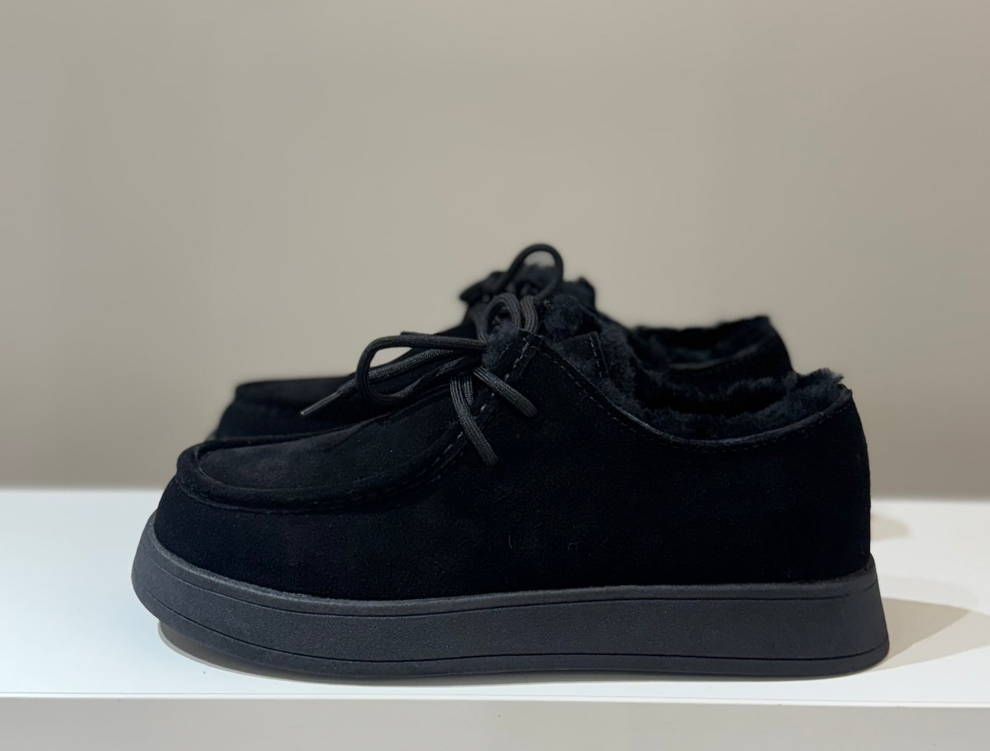 Batai su vilnos kailiu (Z33)