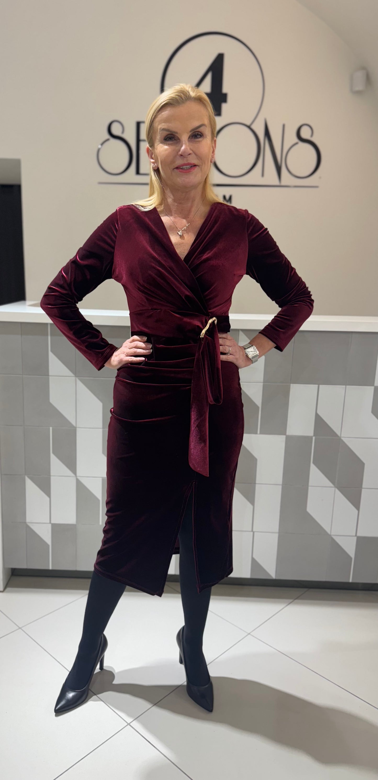 Suknelė veliūrinio audinio (S180)