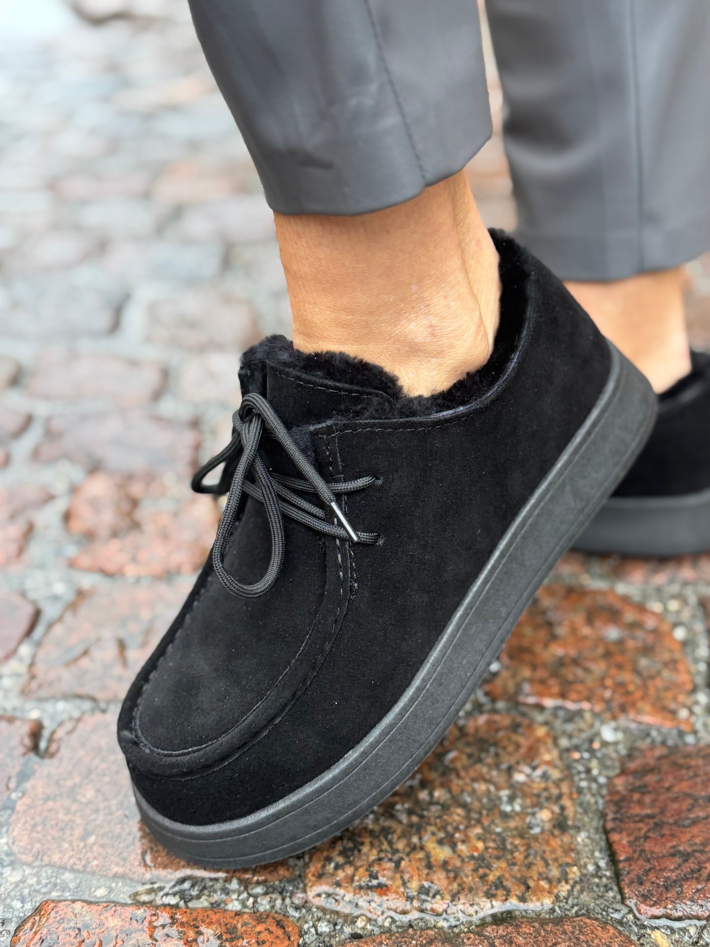 Batai su vilnos kailiu (Z33)