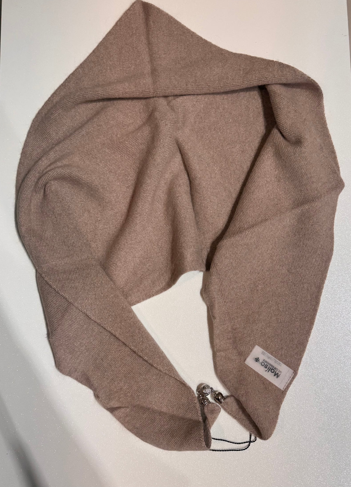 Šalikėlis trikampio modelio su magnetukais (D130)