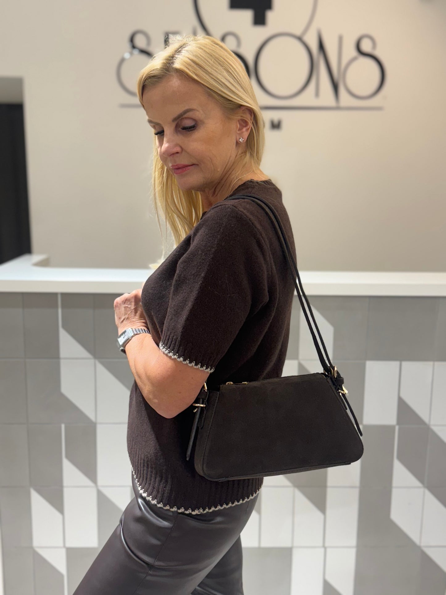 Rankinė skeltinės odos (R68)