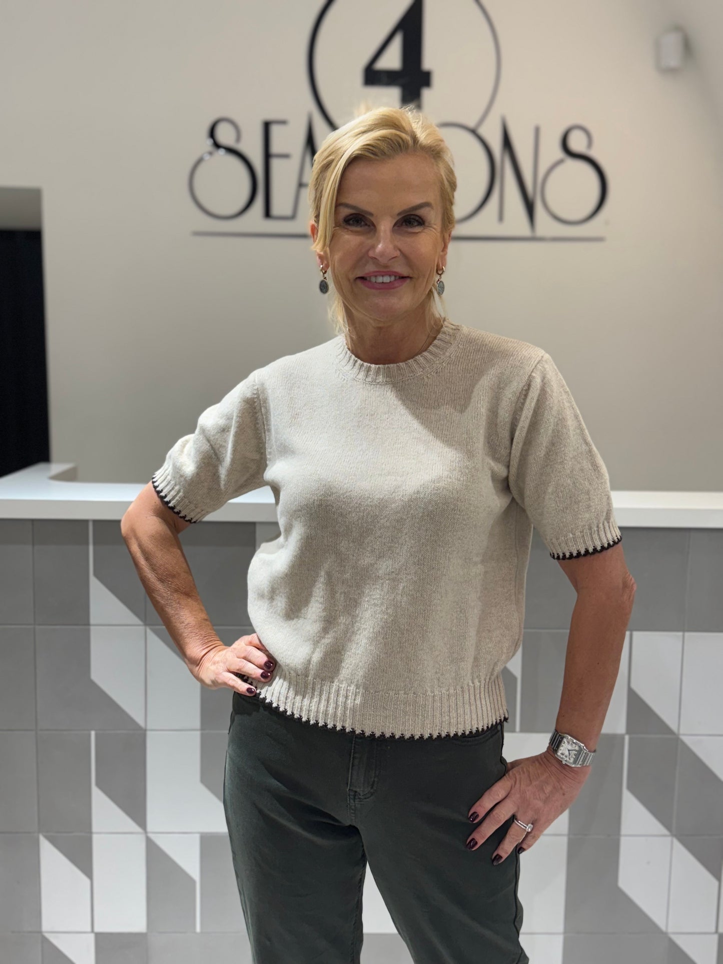 Lanos vilnos  megztukas trumpomis rankovėmis (M448)