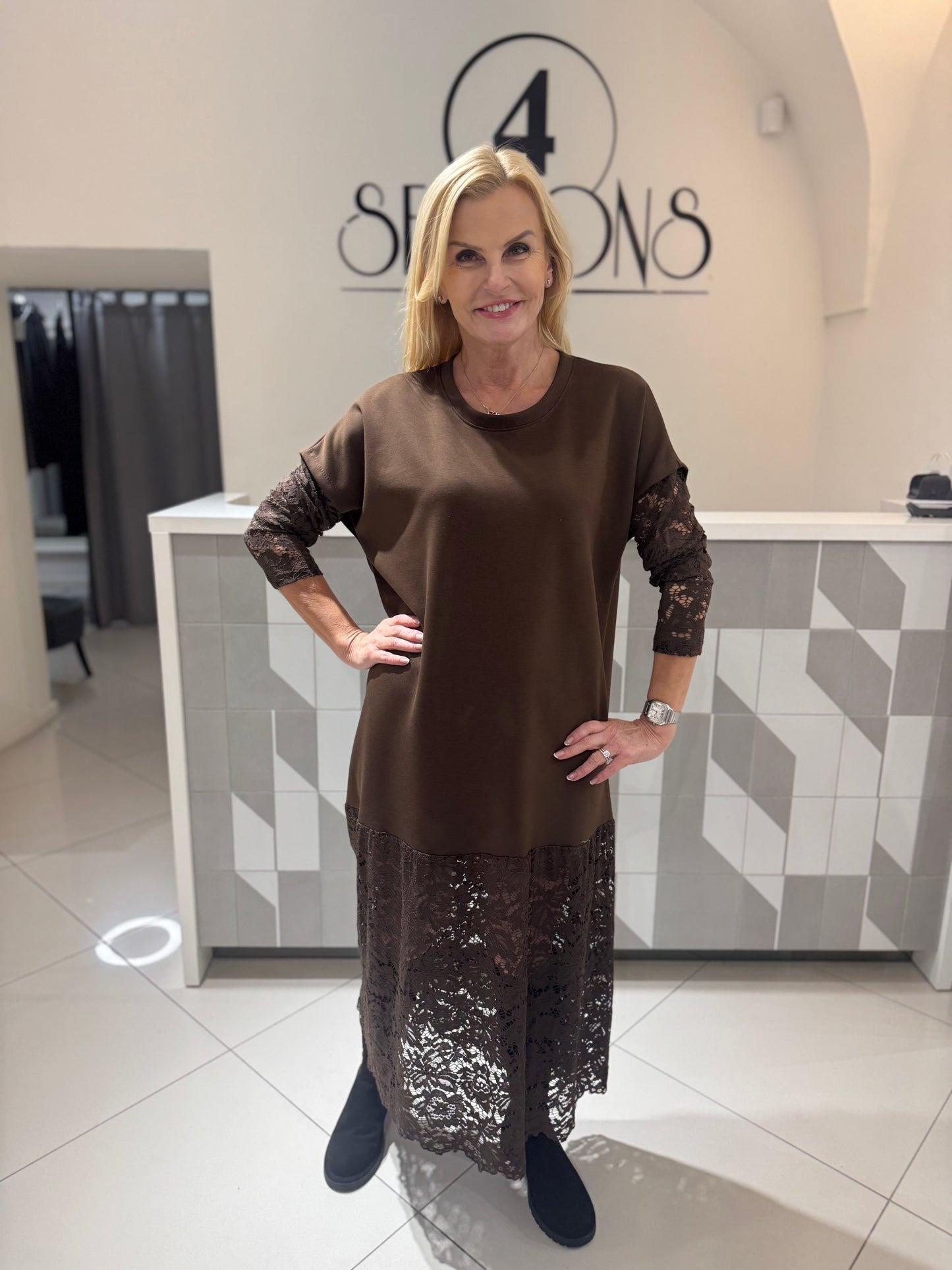 Ilga suknelė su neriniais (S169)