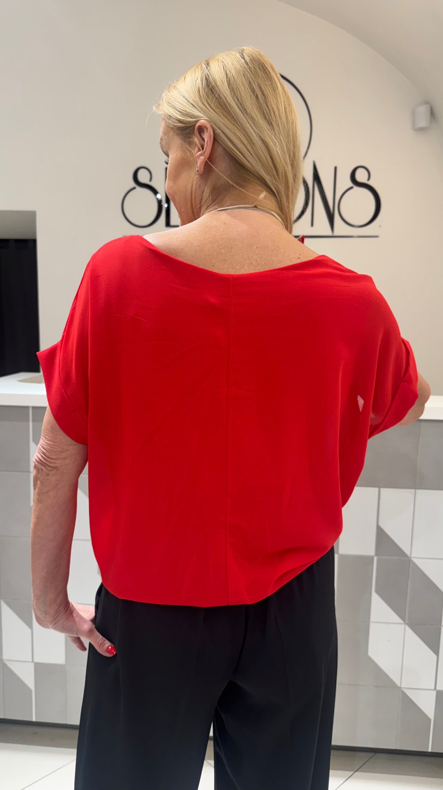 Palaidinė su papuošalu (P970)