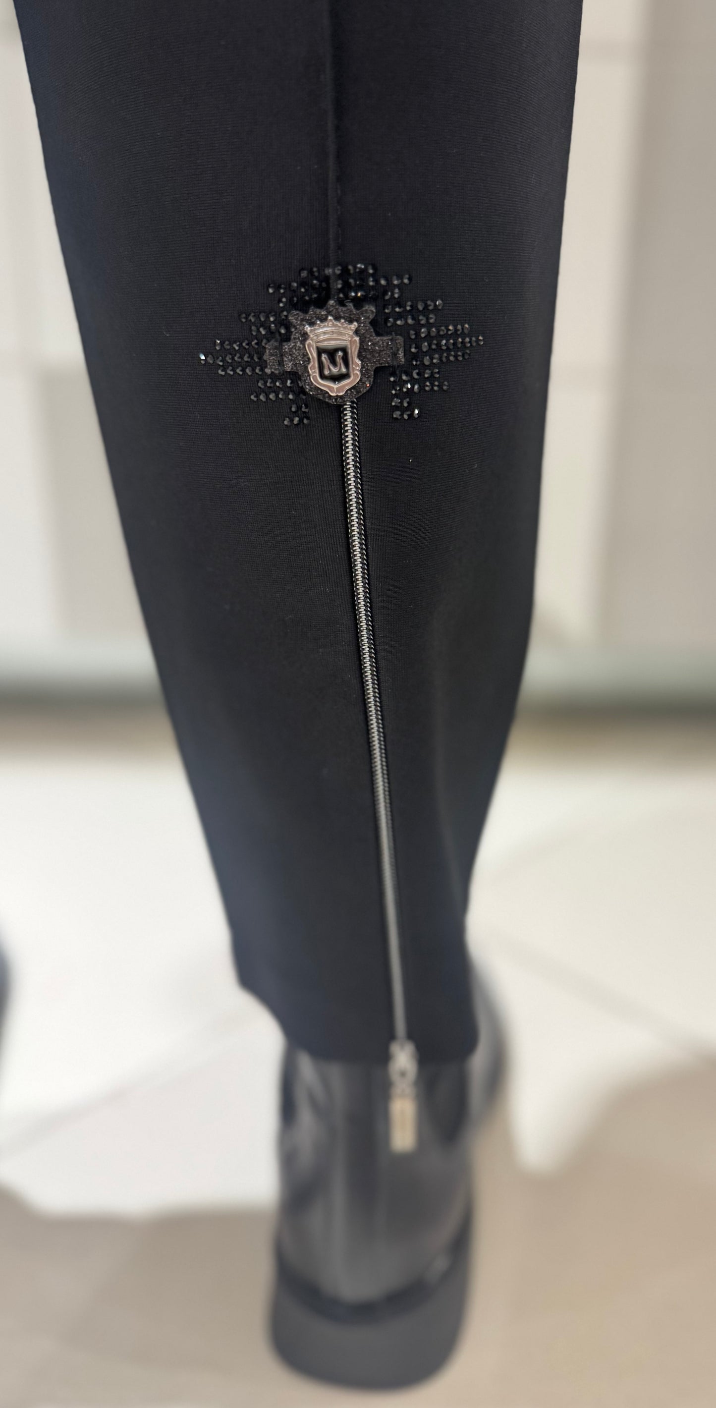 Kelnės didesniam dydžiui su eko oda (K549)