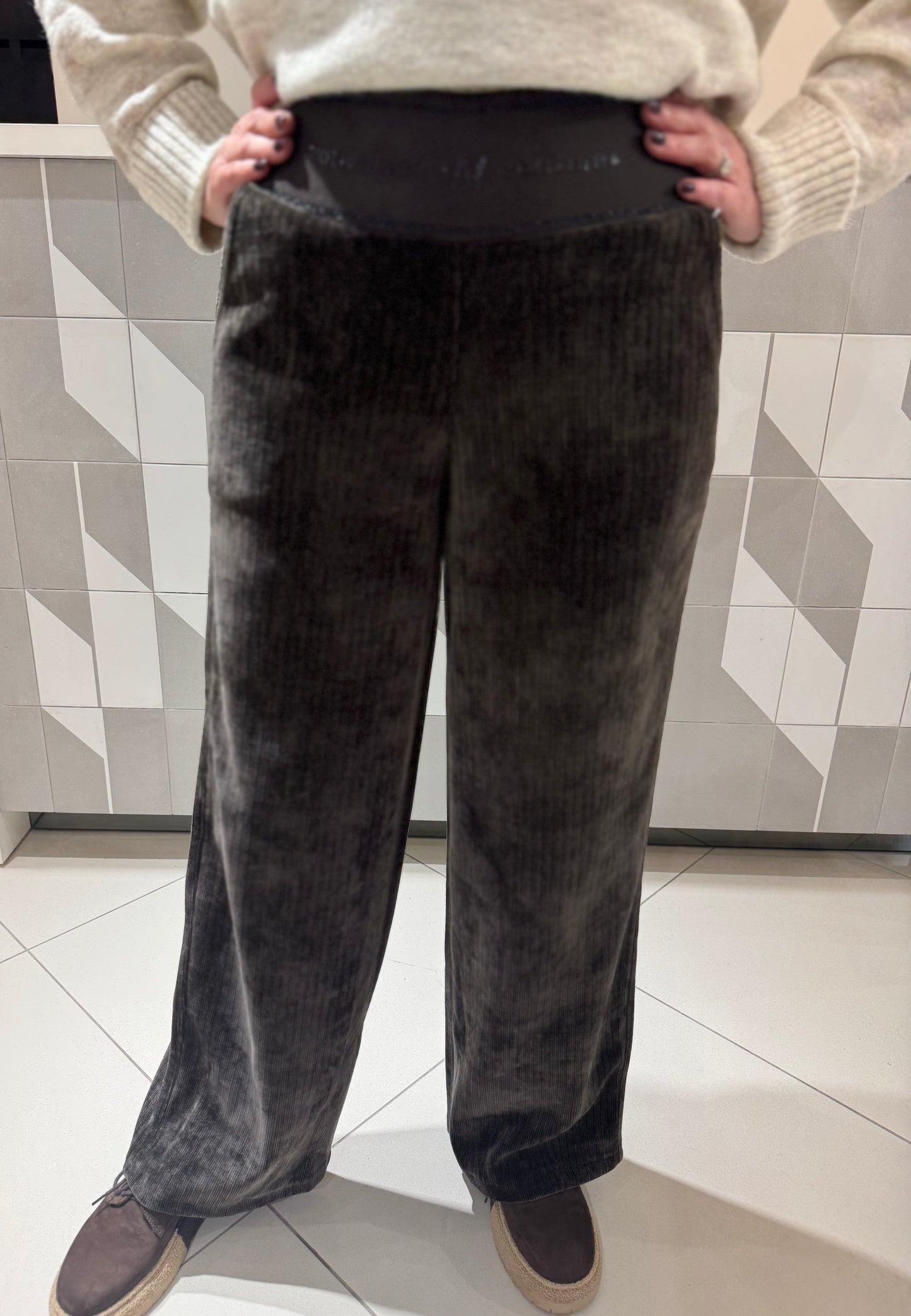 Kelnės veliūrinio audinio (K547)