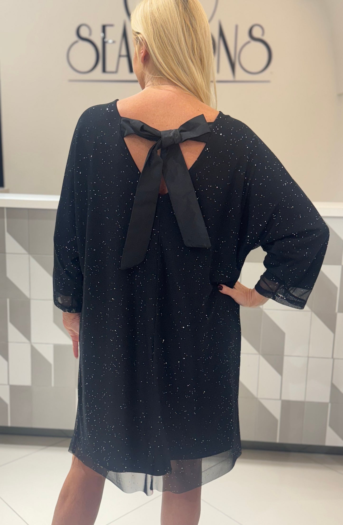 Suknelė su kaspinu nugaroje (S165)