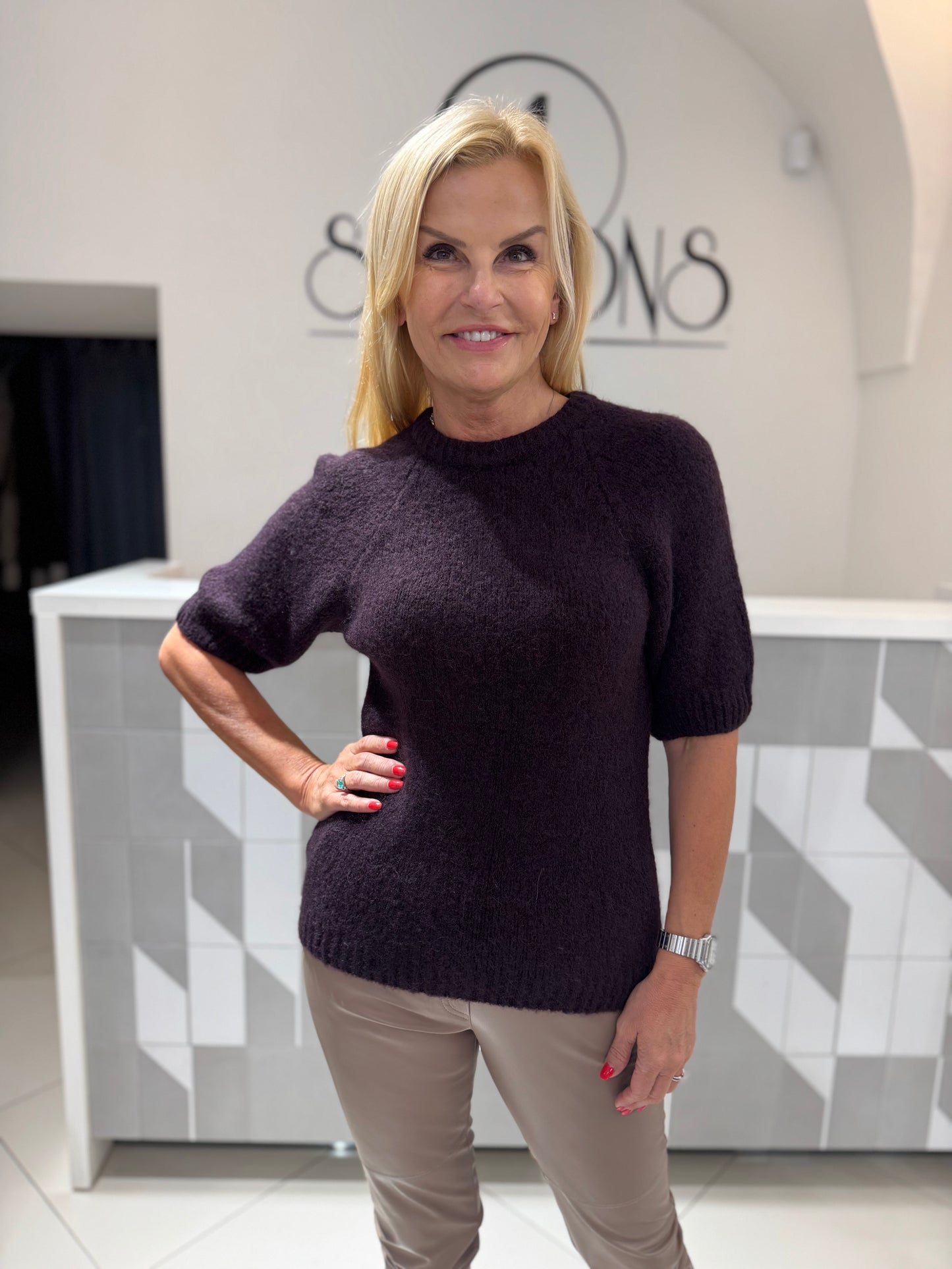 Megztinis trumpomis rankovės (M416)