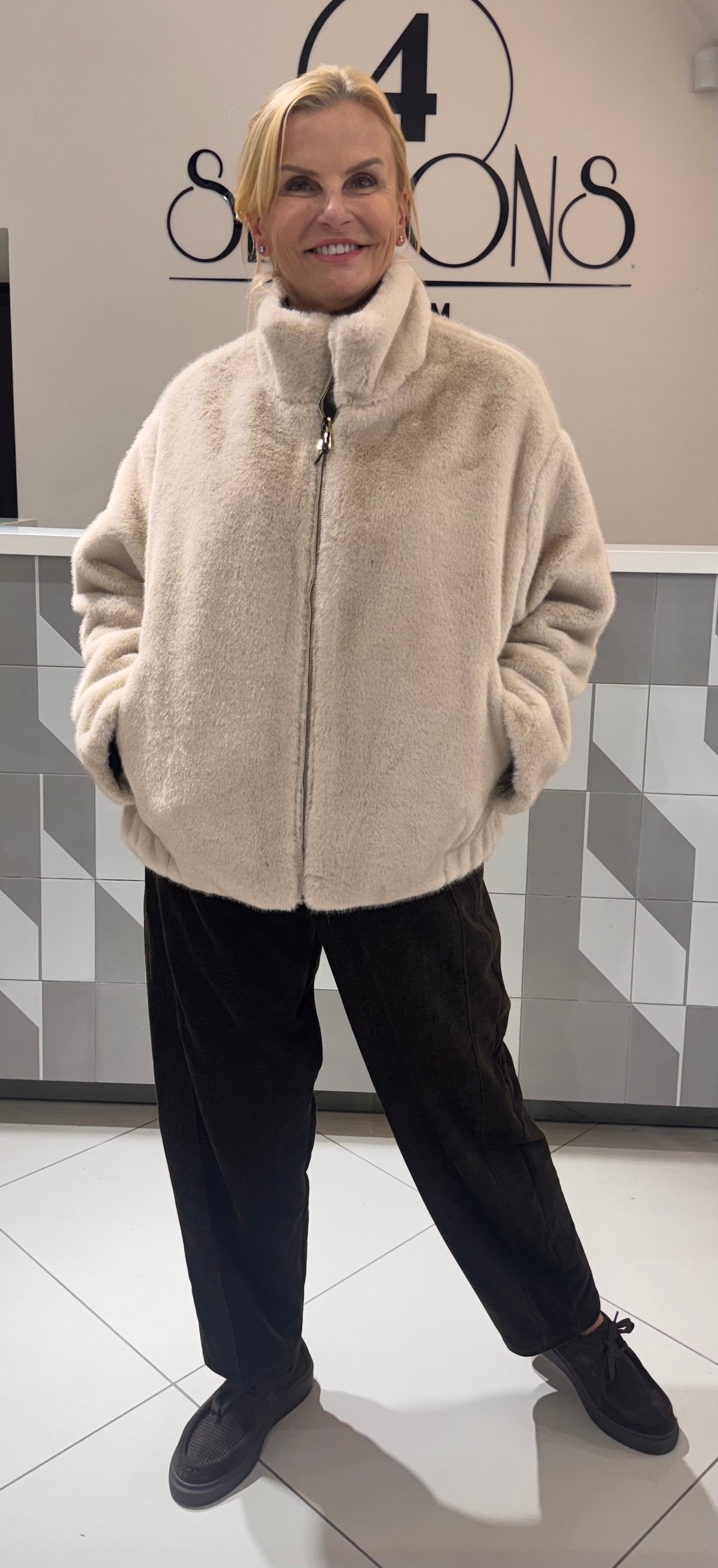 Dvipusė parka/kailiniai (it15)