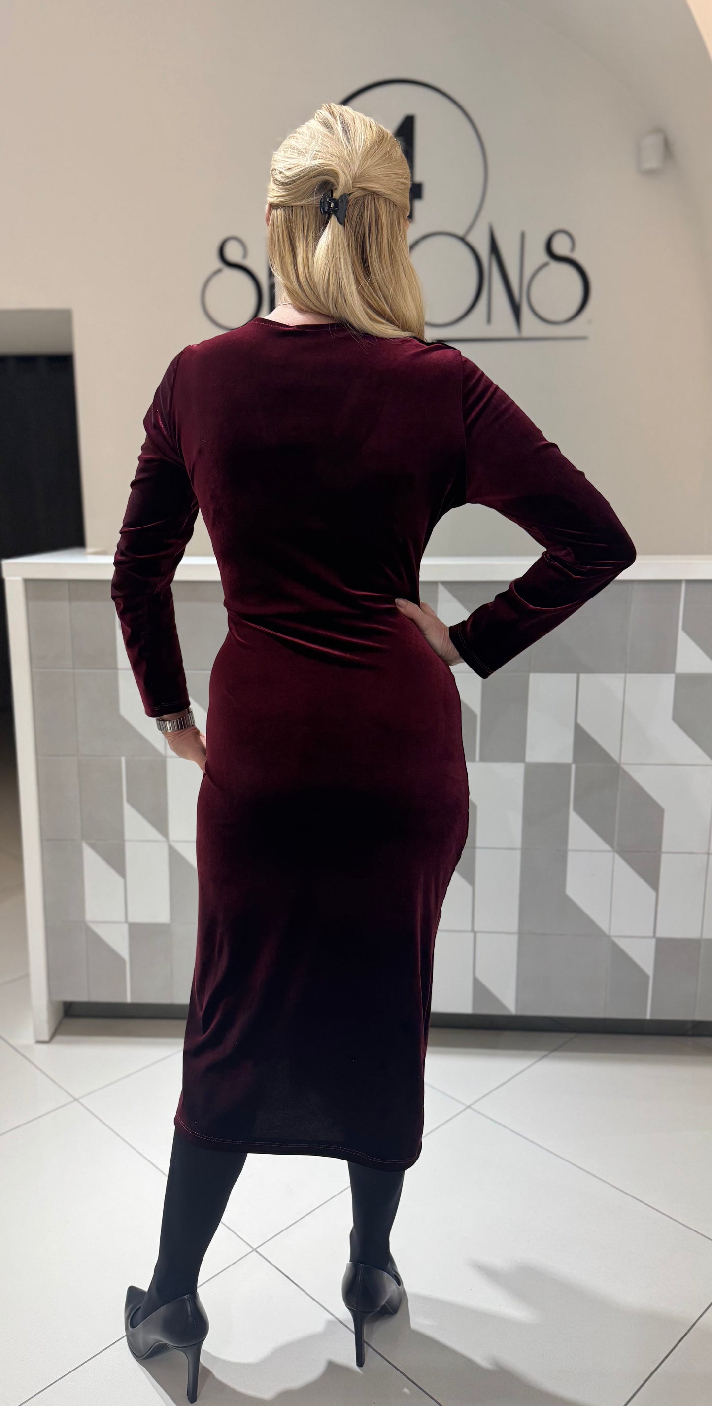 Suknelė veliūrinio audinio (S180)