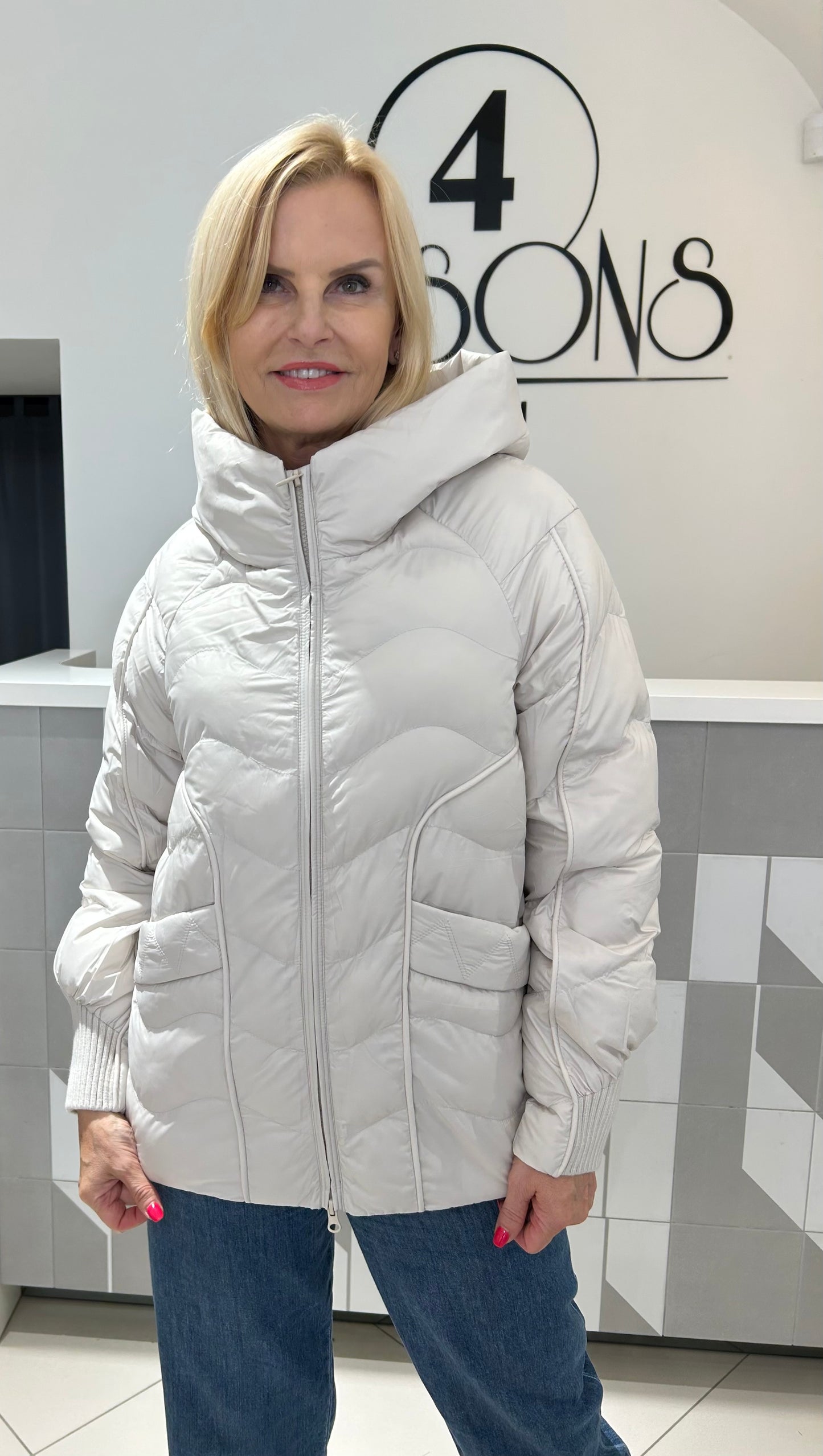 Eko pūkų trumpa striukė ( B292)