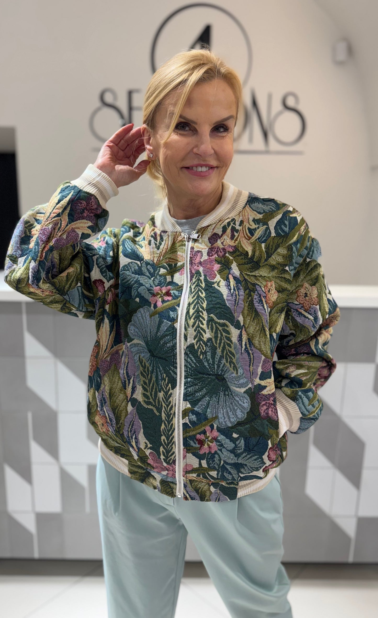 Striukė -bomberis su džinsiniu audiniu (Sv158)